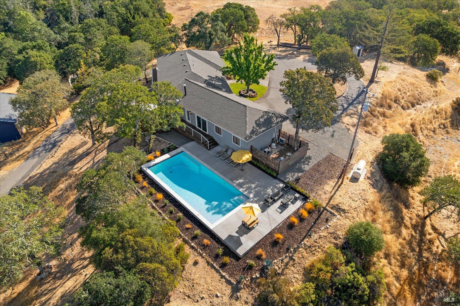 Detail Gallery Image 3 of 31 For 5860 Sharp Rd, Calistoga,  CA 94515 - 4 Beds | 4 Baths