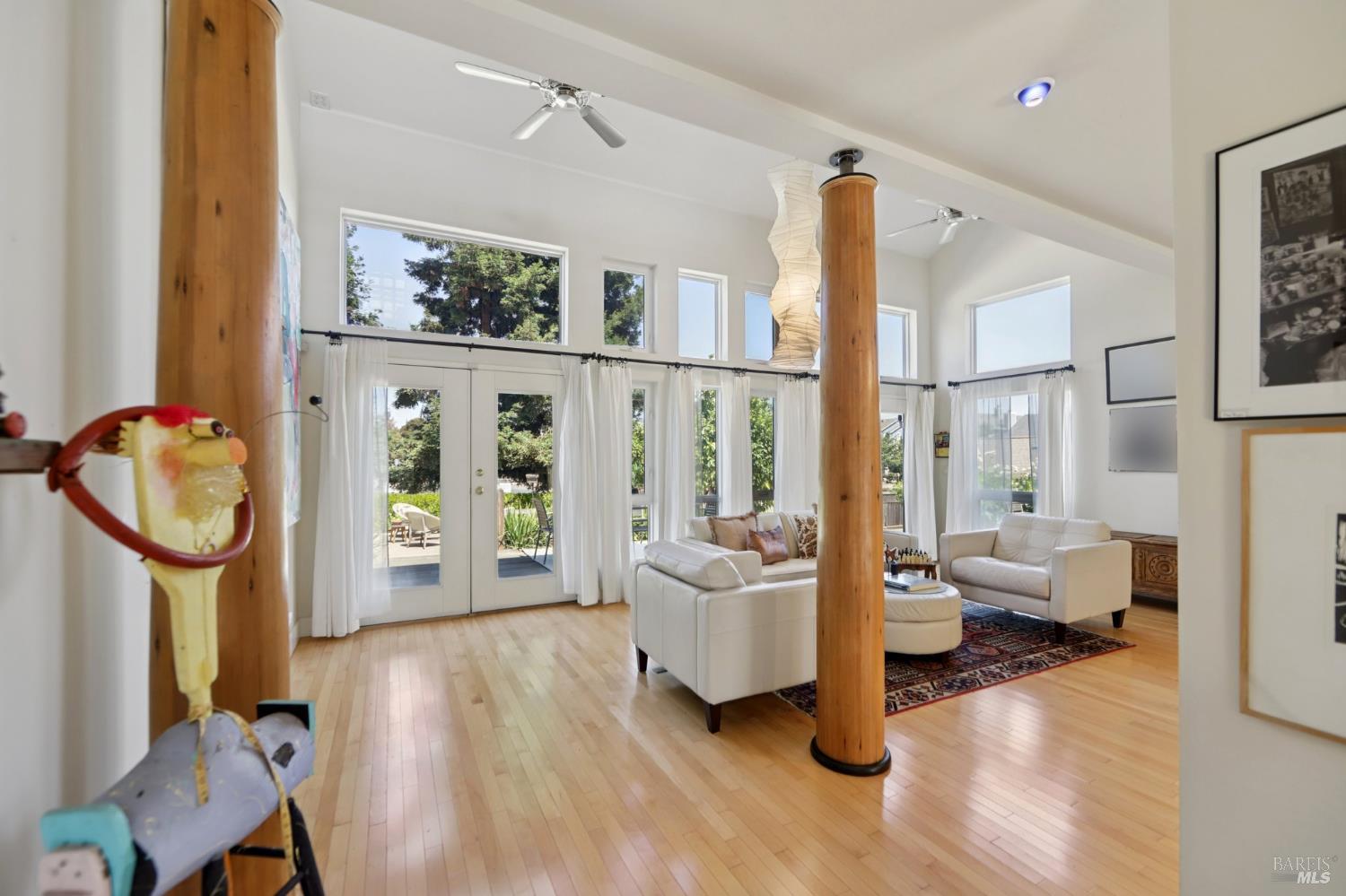 Detail Gallery Image 8 of 99 For 161 E D St, Benicia,  CA 94510 - 4 Beds | 3/1 Baths