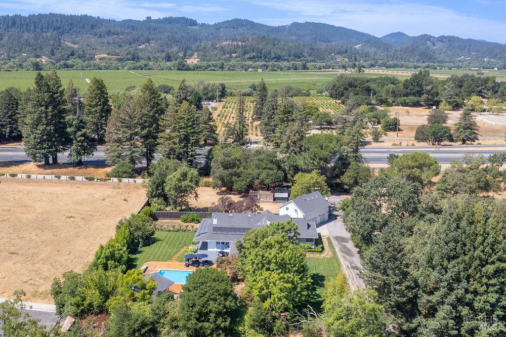 Detail Gallery Image 8 of 73 For 15119 Grove St, Healdsburg,  CA 95448 - 3 Beds | 4/1 Baths