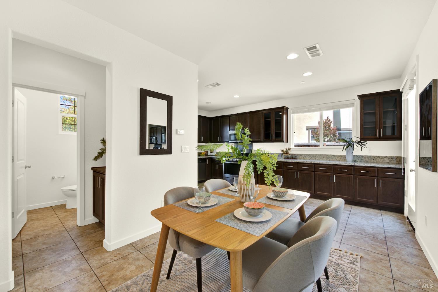 Detail Gallery Image 20 of 71 For 399 Allegany Ct, Fairfield,  CA 94534 - 3 Beds | 2/1 Baths