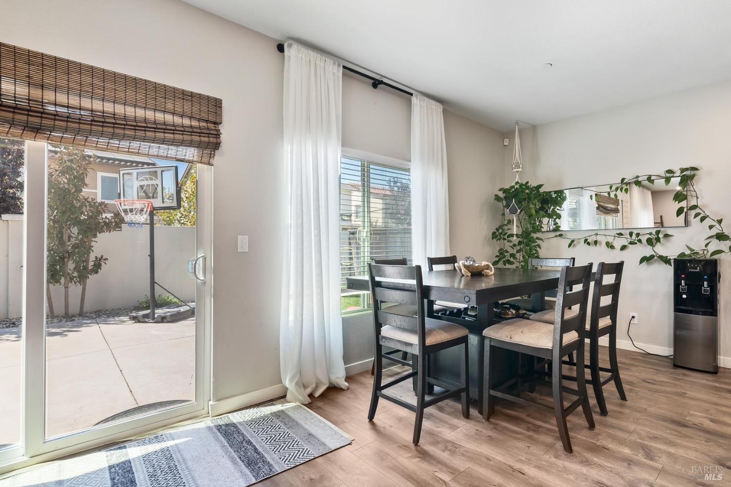 Detail Gallery Image 9 of 28 For 1090 Davidson Ct, Dixon,  CA 95620 - 4 Beds | 3 Baths