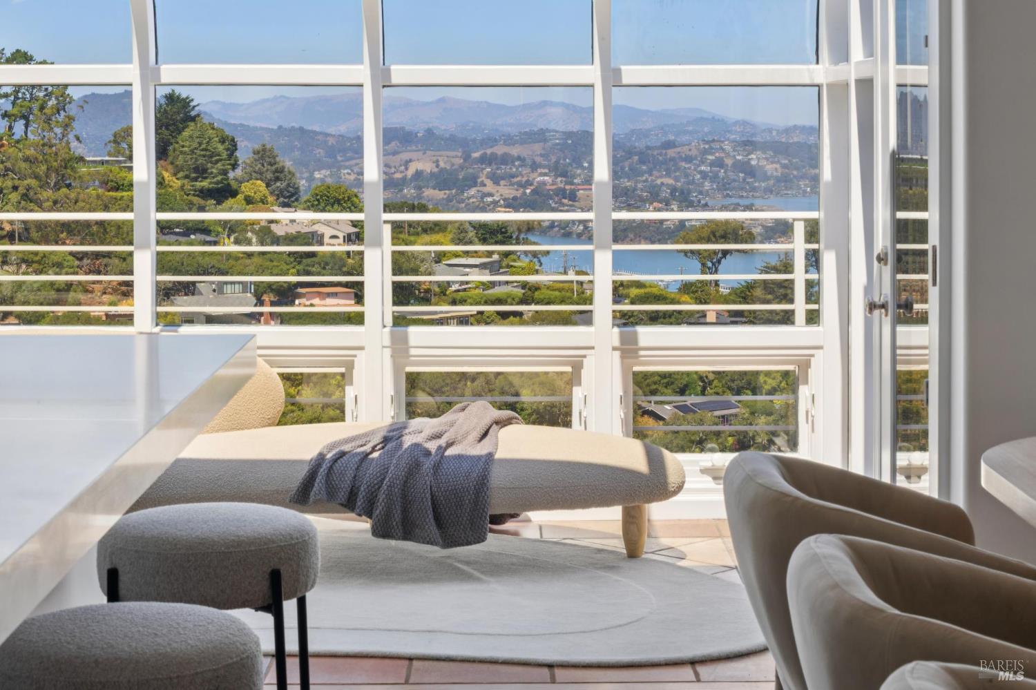 Detail Gallery Image 15 of 72 For 260 Spencer Ave, Sausalito,  CA 94965 - 5 Beds | 5 Baths