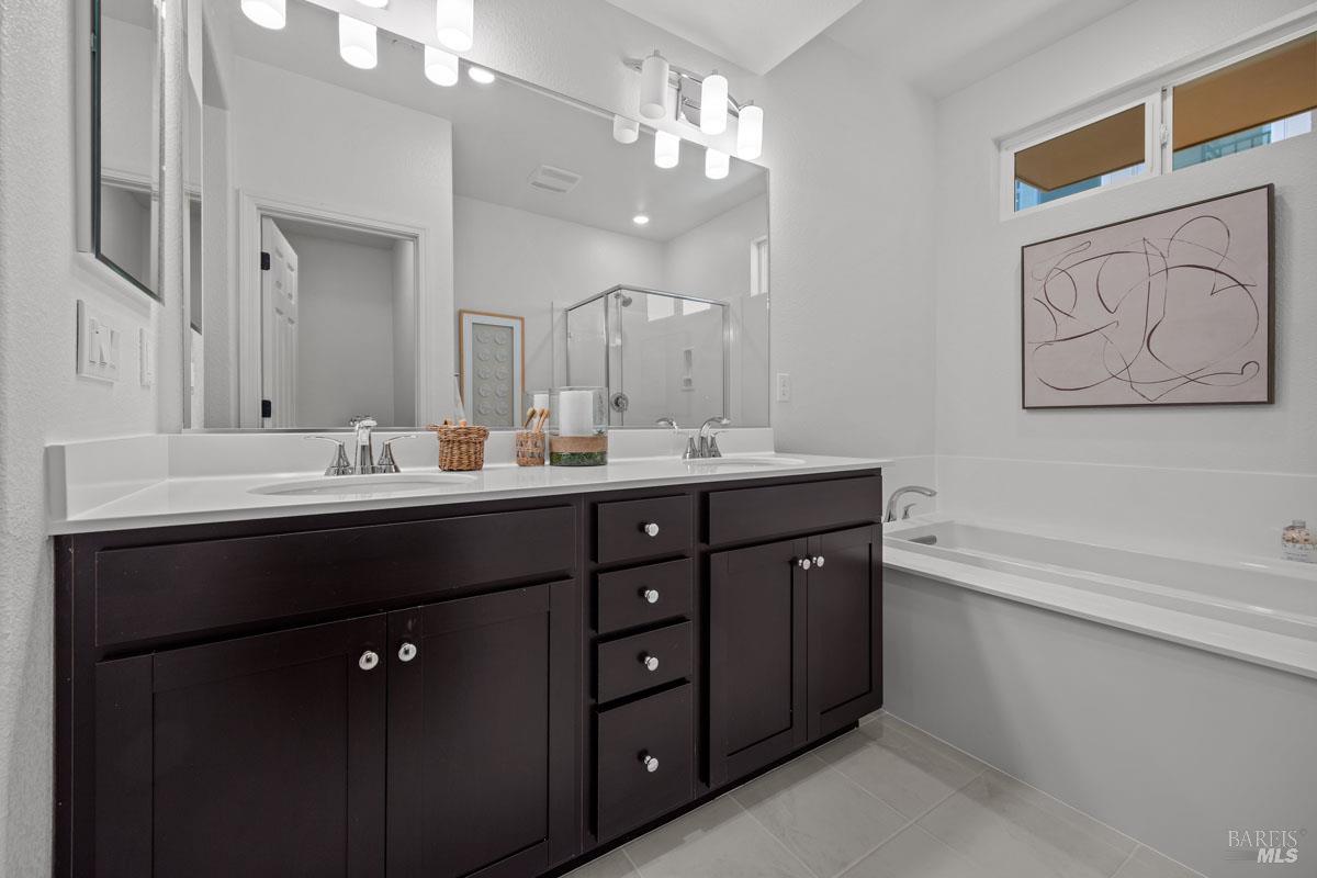 Detail Gallery Image 18 of 21 For 2 Topaz Ct, Petaluma,  CA 94952 - 3 Beds | 3 Baths