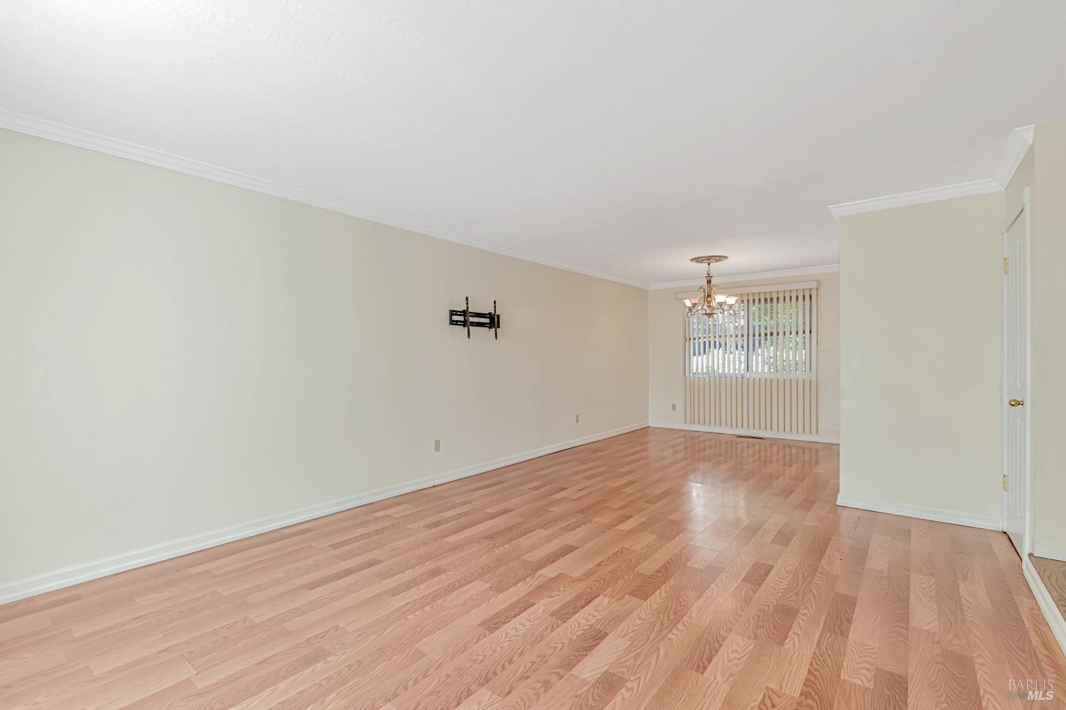 Detail Gallery Image 6 of 48 For 5209 San Luis Ave, Santa Rosa,  CA 95409 - 5 Beds | 3/1 Baths