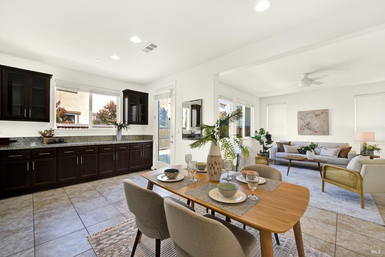 Detail Gallery Image 13 of 71 For 399 Allegany Ct, Fairfield,  CA 94534 - 3 Beds | 2/1 Baths