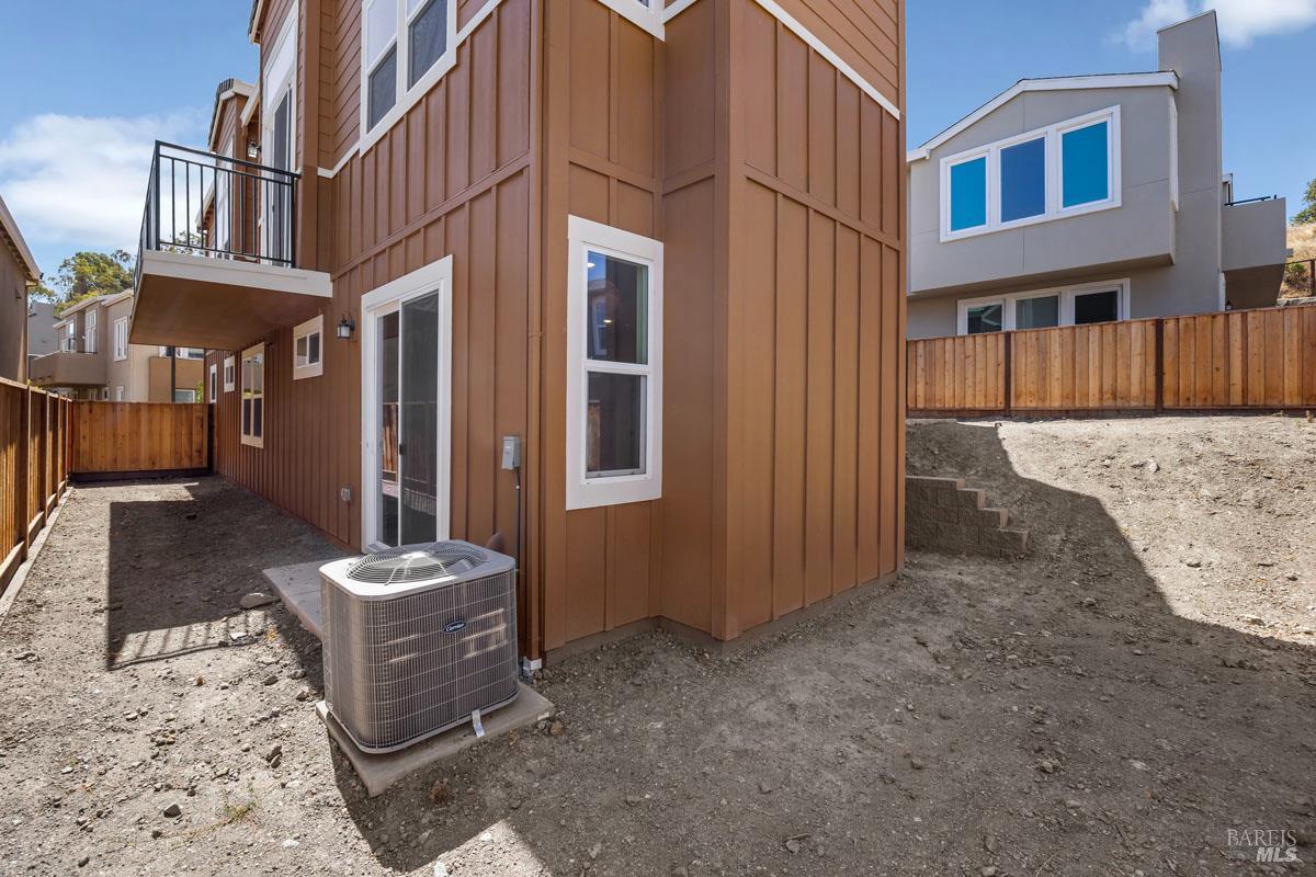 Detail Gallery Image 21 of 21 For 2 Topaz Ct, Petaluma,  CA 94952 - 3 Beds | 3 Baths