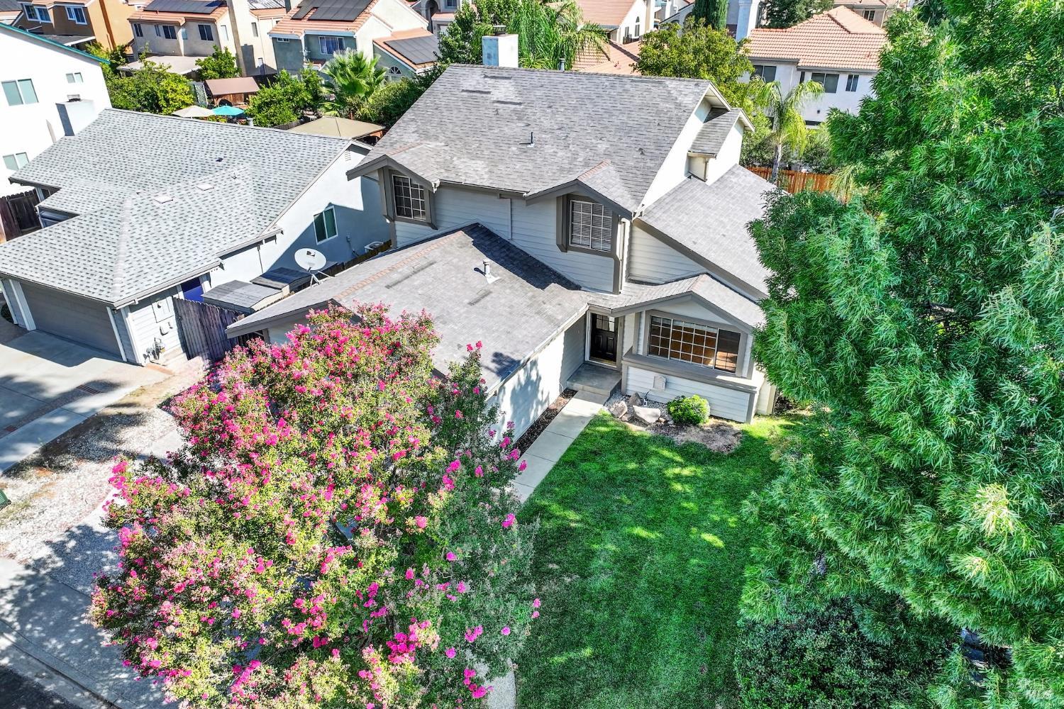 Detail Gallery Image 4 of 99 For 218 Donegal Ct, Vacaville,  CA 95688 - 4 Beds | 2/1 Baths