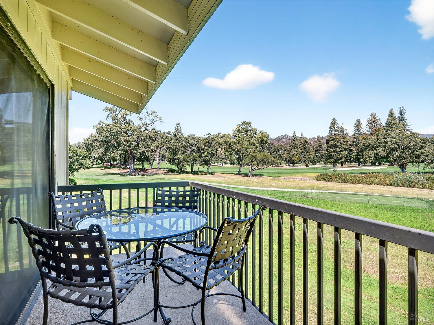 Detail Gallery Image 1 of 23 For 693 Cottage Dr, Napa,  CA 94558 - 2 Beds | 2 Baths