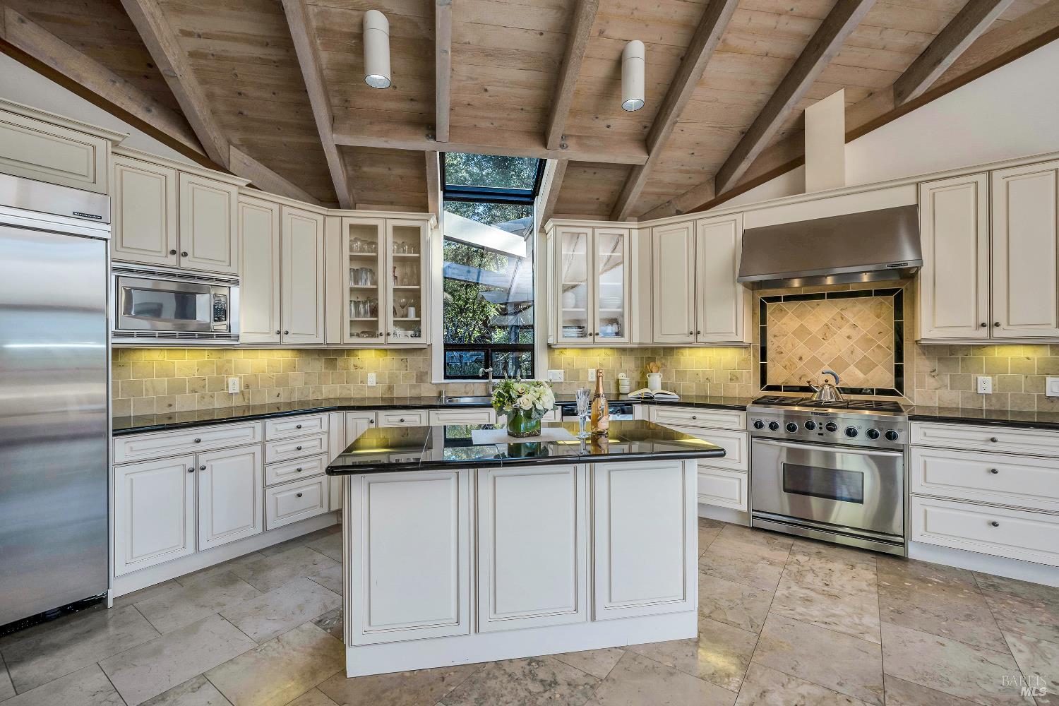 Detail Gallery Image 12 of 37 For 522 Meadowood Ln, Saint Helena,  CA 94574 - 2 Beds | 3 Baths