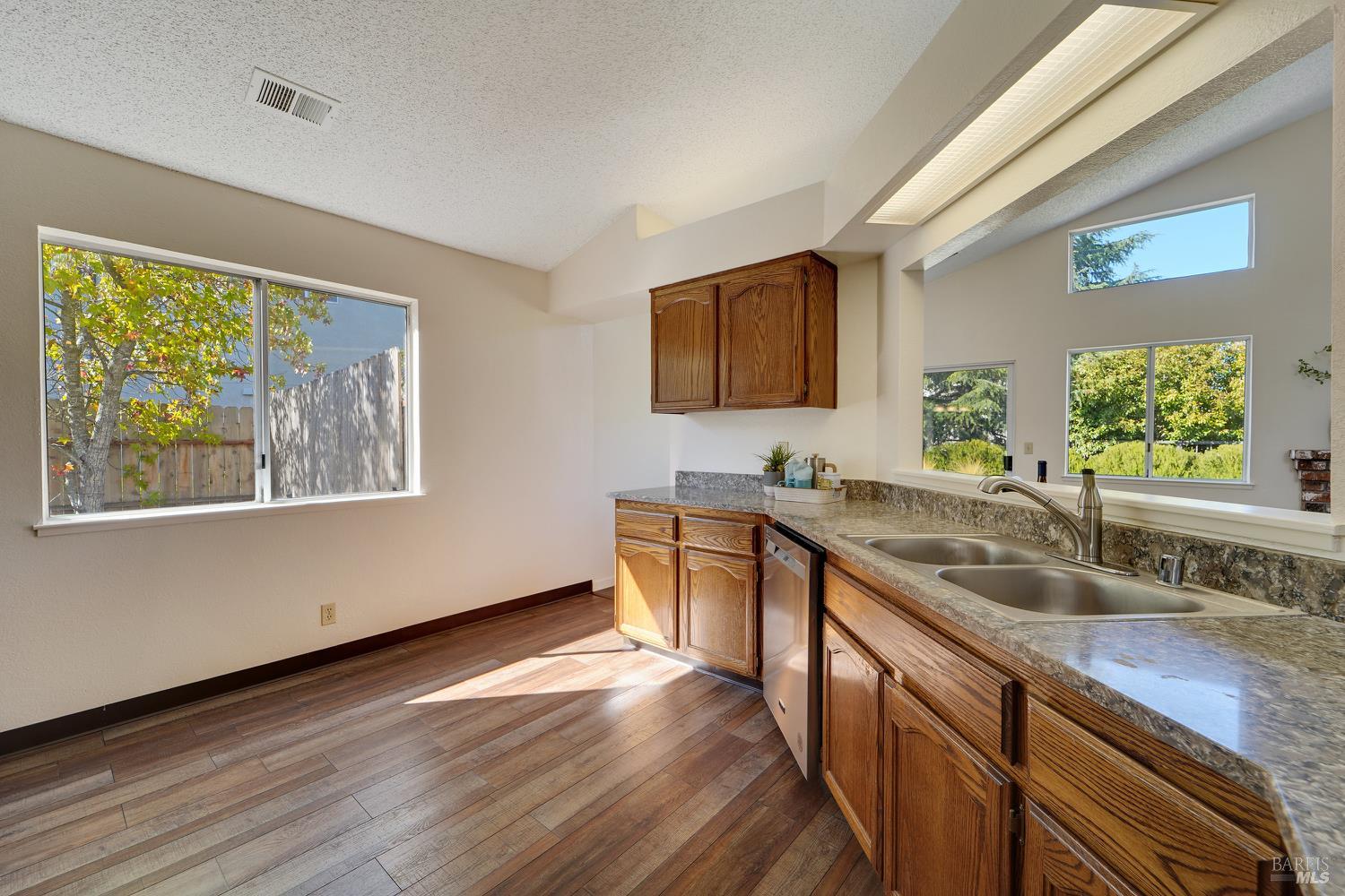 Detail Gallery Image 15 of 61 For 789 Barton Way, Benicia,  CA 94510 - 3 Beds | 2 Baths