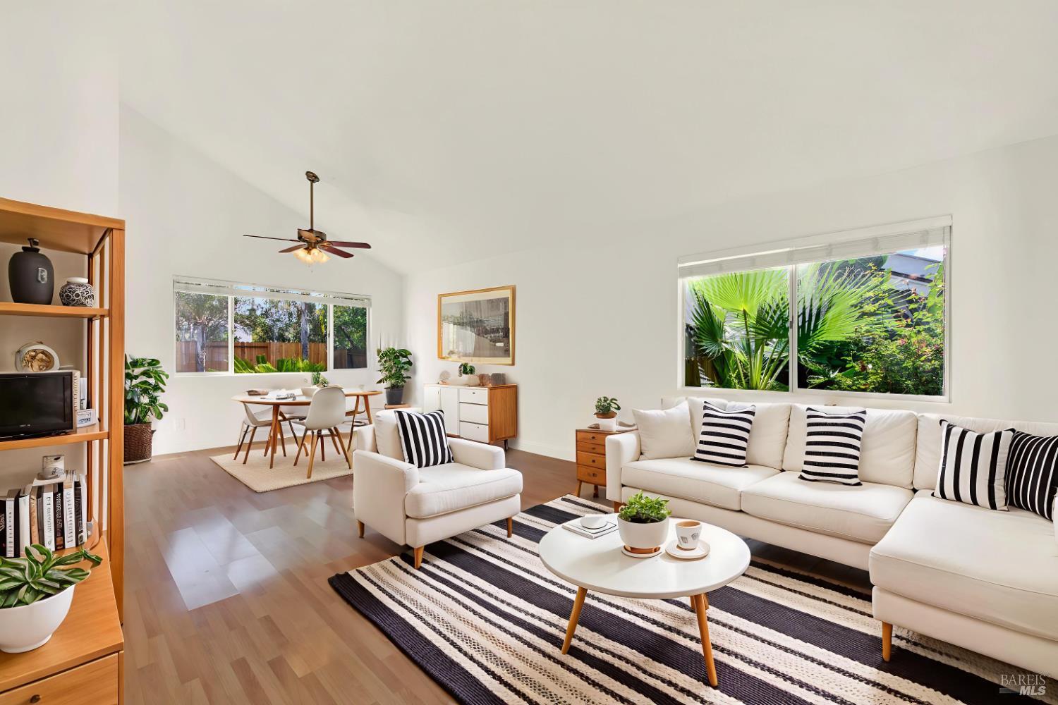 Detail Gallery Image 16 of 99 For 218 Donegal Ct, Vacaville,  CA 95688 - 4 Beds | 2/1 Baths