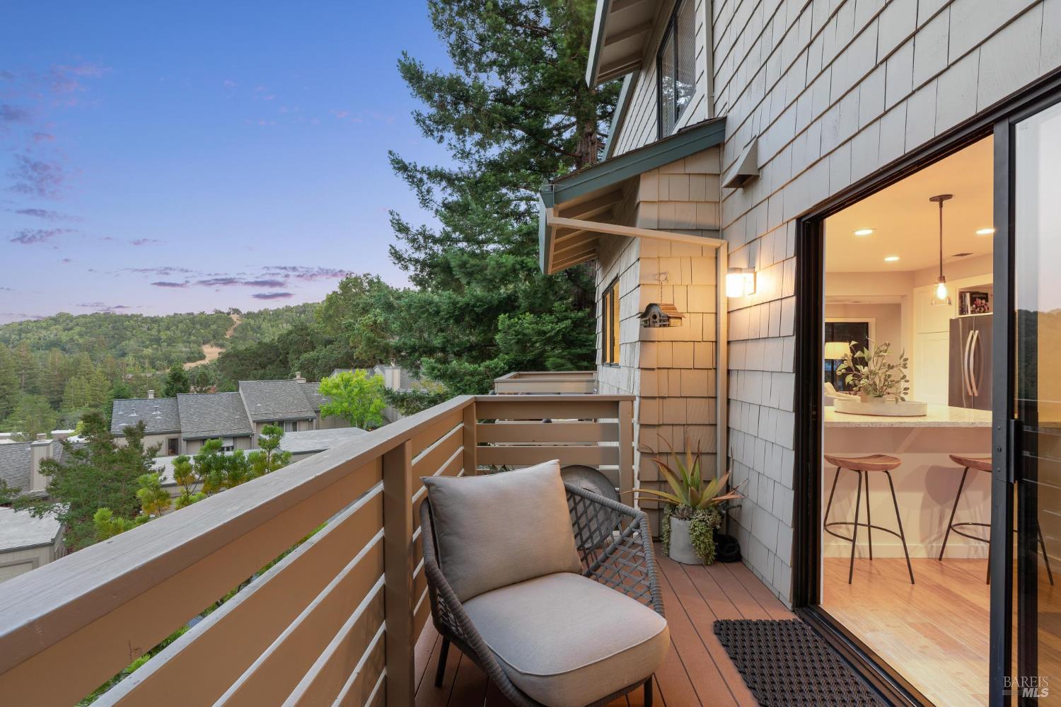 Detail Gallery Image 18 of 42 For 2 Columbine Ln, Novato,  CA 94947 - 3 Beds | 2/1 Baths