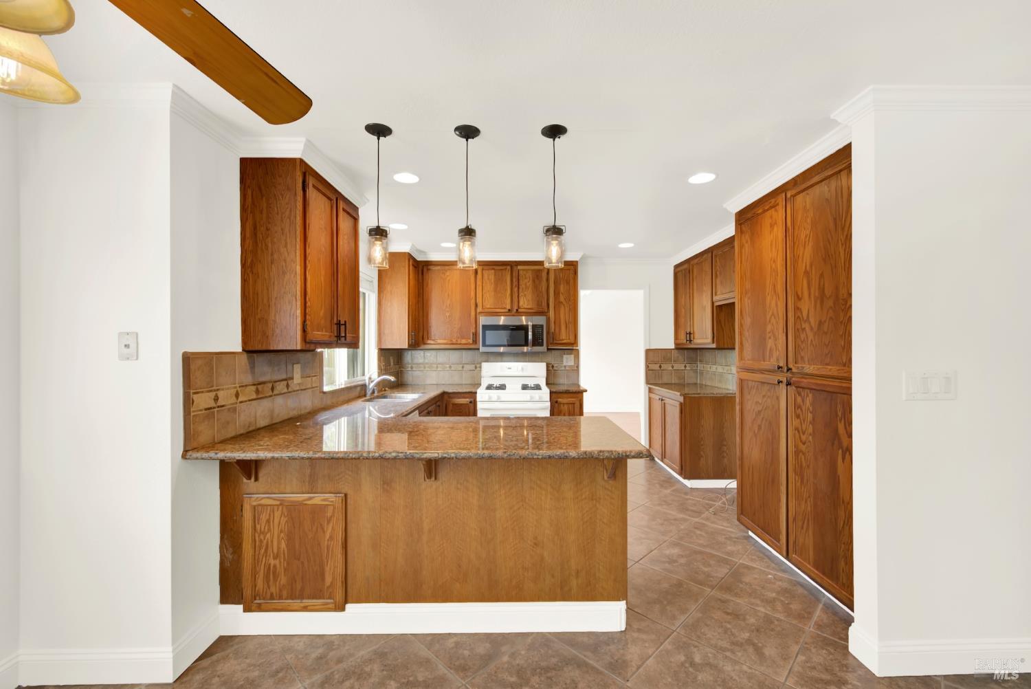 Detail Gallery Image 33 of 99 For 218 Donegal Ct, Vacaville,  CA 95688 - 4 Beds | 2/1 Baths