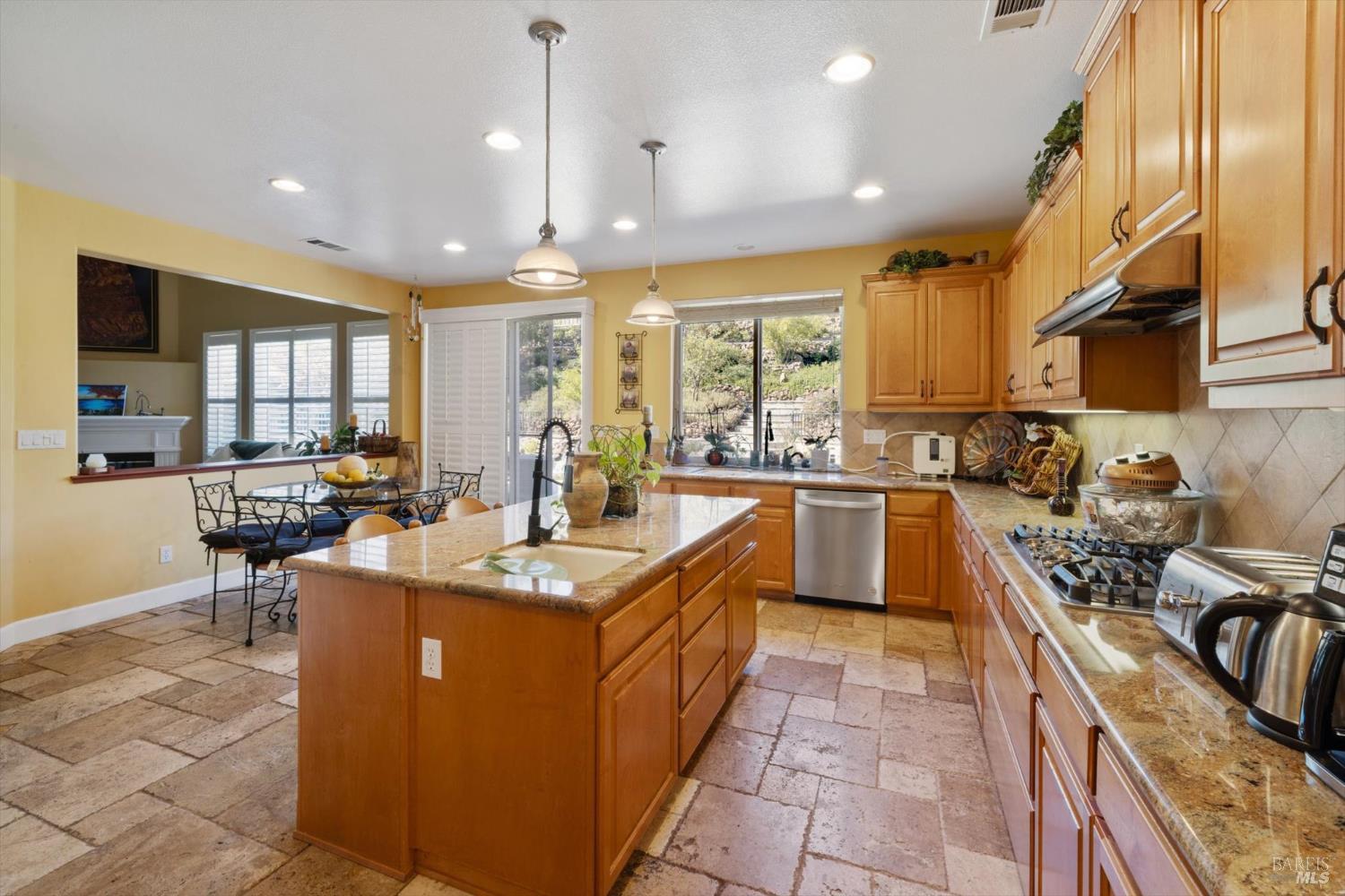 Detail Gallery Image 18 of 78 For 425 Arguello Dr, Benicia,  CA 94510 - 4 Beds | 2/1 Baths