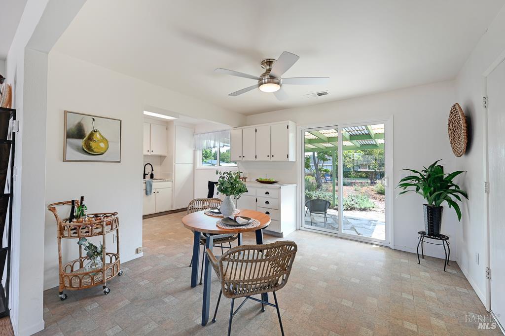 Detail Gallery Image 7 of 34 For 5227 Wendell Ln, Sebastopol,  CA 95472 - 3 Beds | 1 Baths