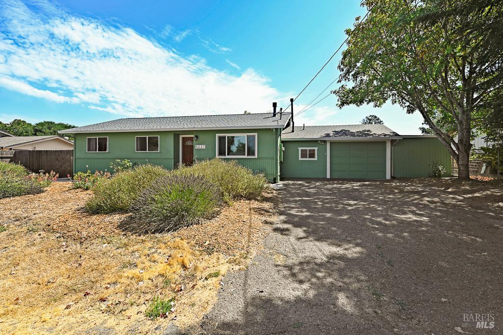 Detail Gallery Image 2 of 34 For 5227 Wendell Ln, Sebastopol,  CA 95472 - 3 Beds | 1 Baths