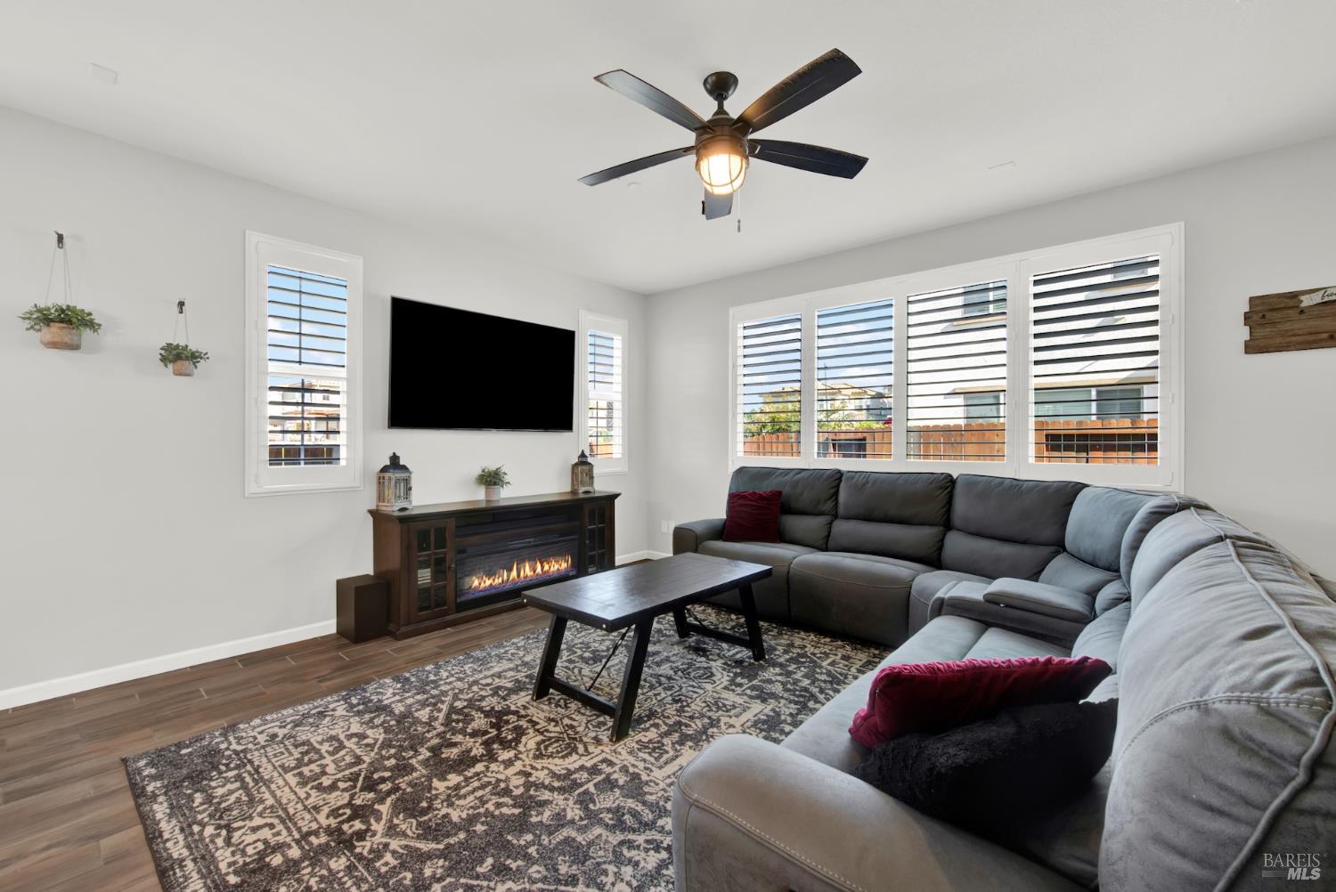 Detail Gallery Image 15 of 67 For 336 Primrose Dr, Vacaville,  CA 95687 - 4 Beds | 3 Baths
