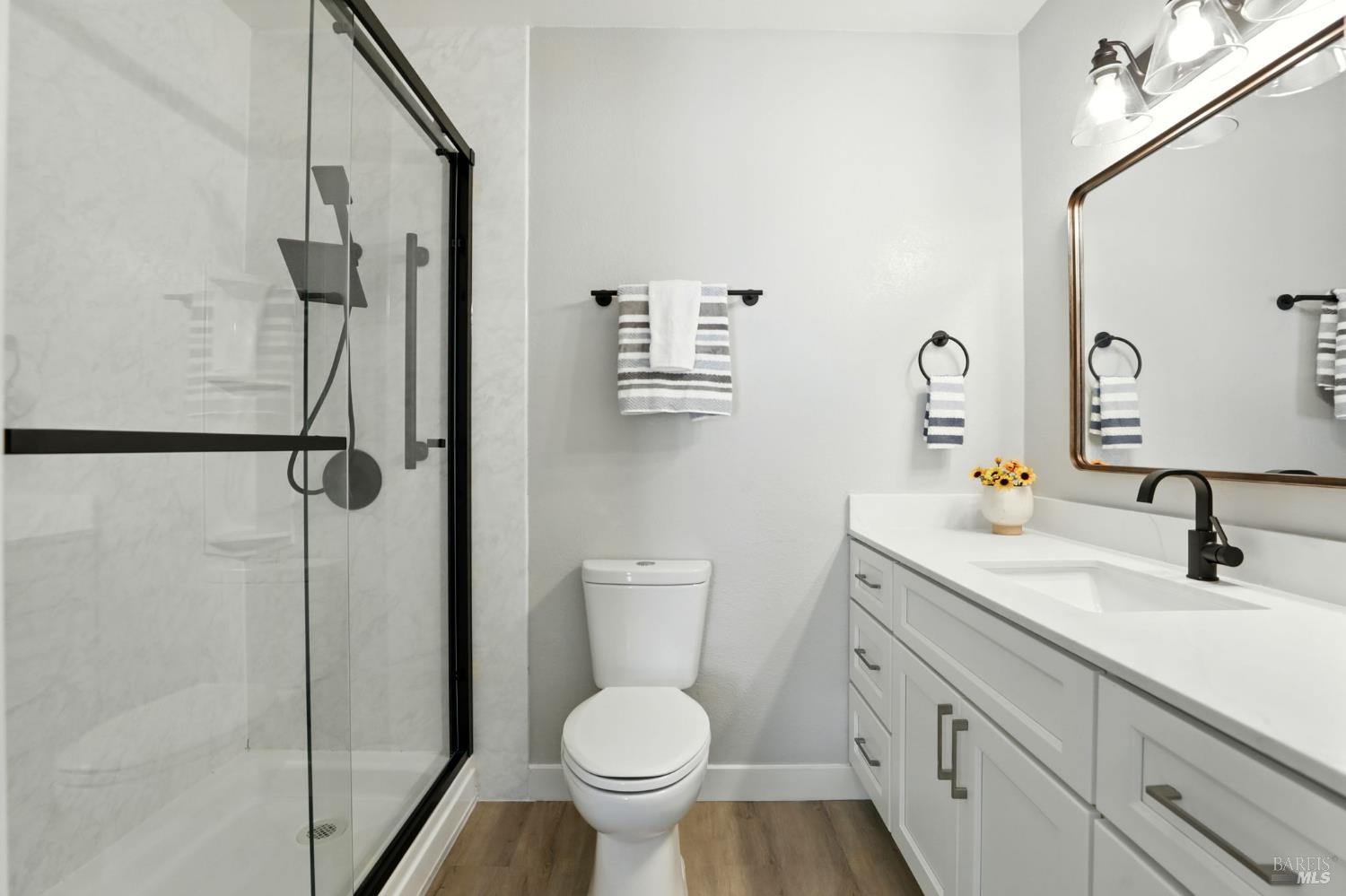 Detail Gallery Image 5 of 19 For 122 Monterey Dr, Vacaville,  CA 95687 - 2 Beds | 2 Baths