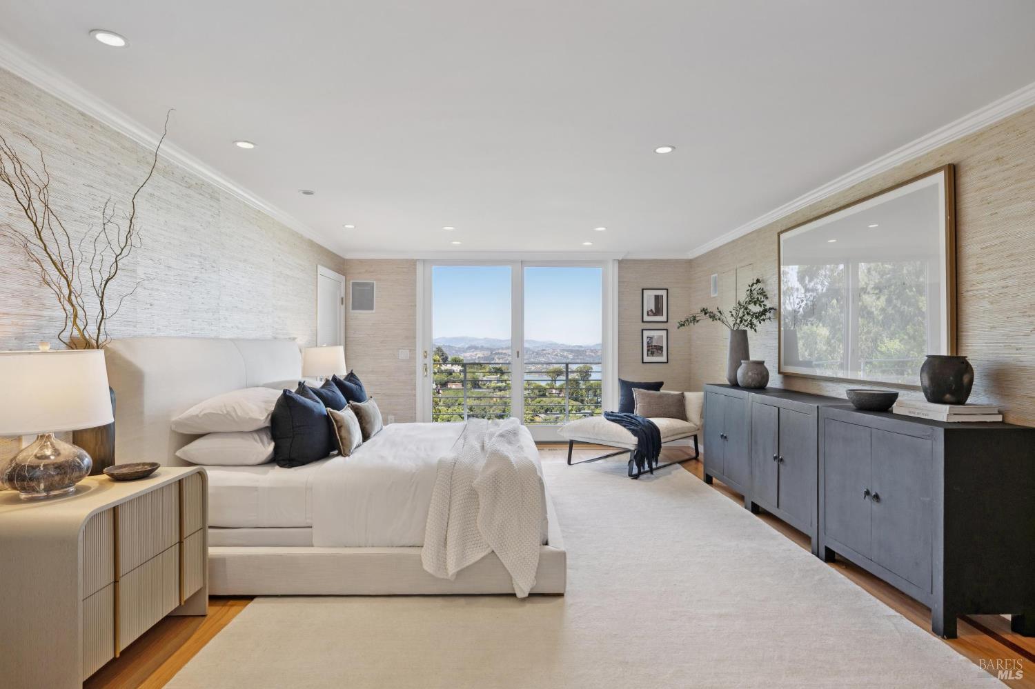 Detail Gallery Image 27 of 72 For 260 Spencer Ave, Sausalito,  CA 94965 - 5 Beds | 5 Baths