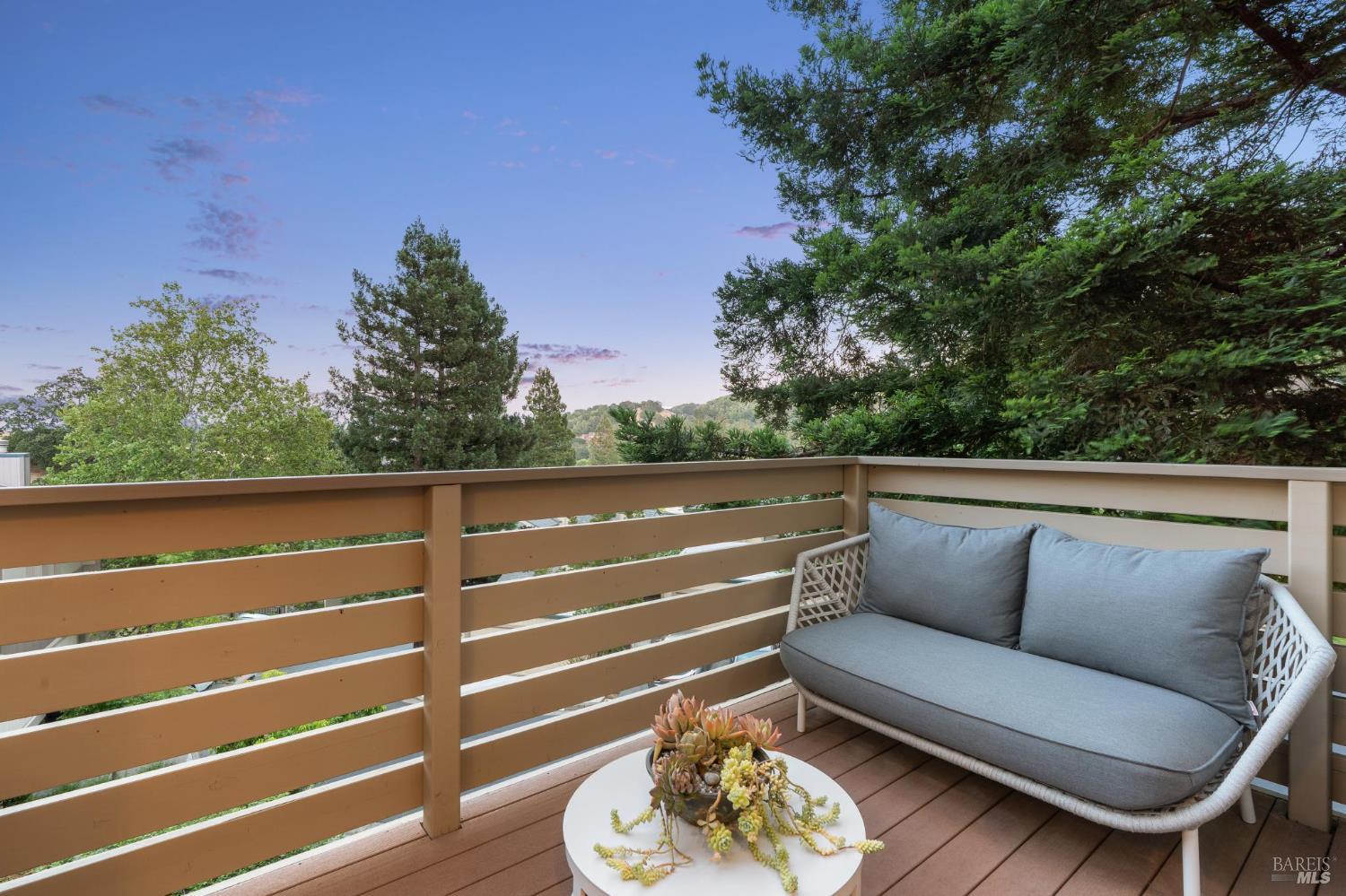 Detail Gallery Image 8 of 42 For 2 Columbine Ln, Novato,  CA 94947 - 3 Beds | 2/1 Baths