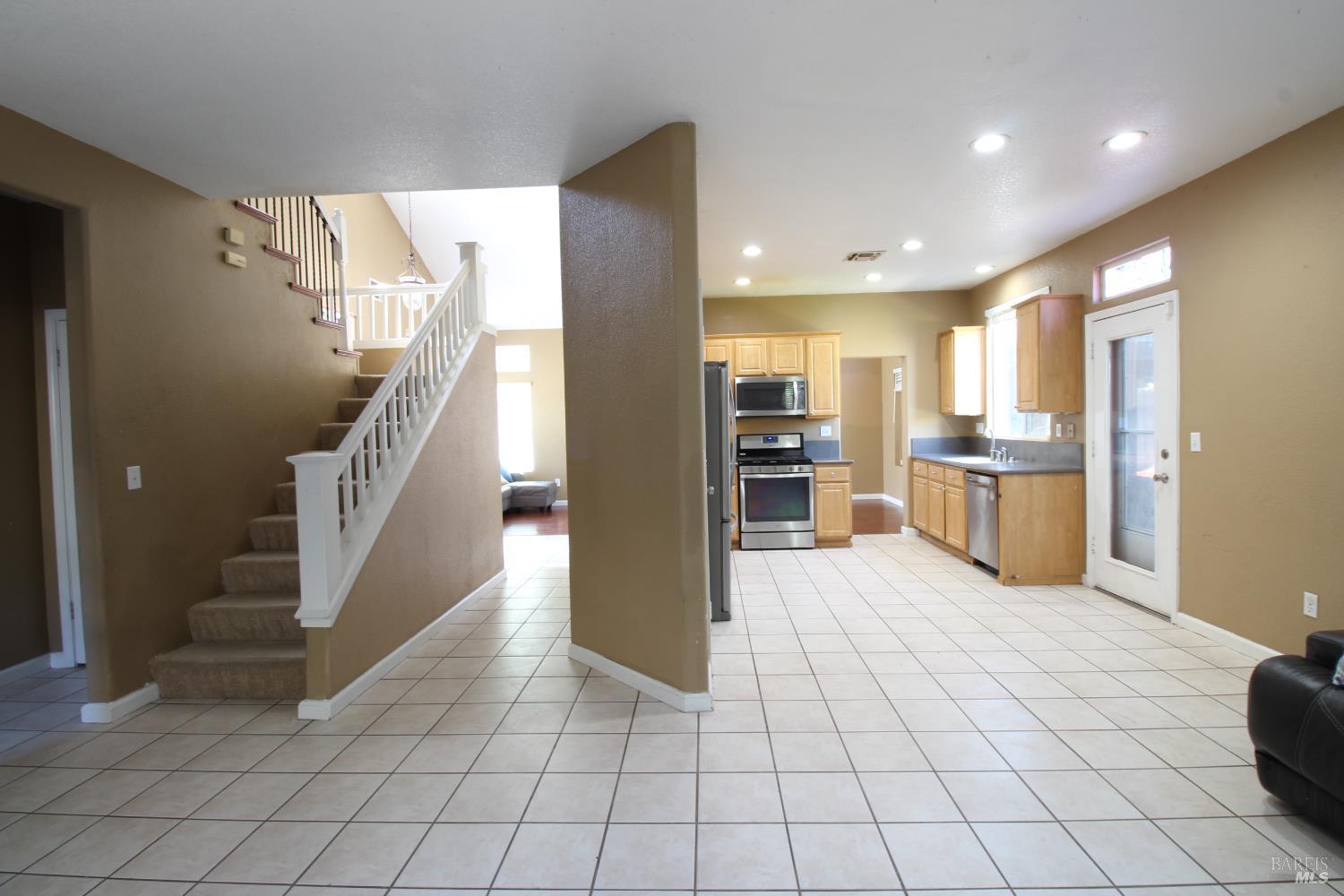 Detail Gallery Image 8 of 26 For 513 De Flores Cir, Rio Vista,  CA 94571 - 4 Beds | 2/1 Baths