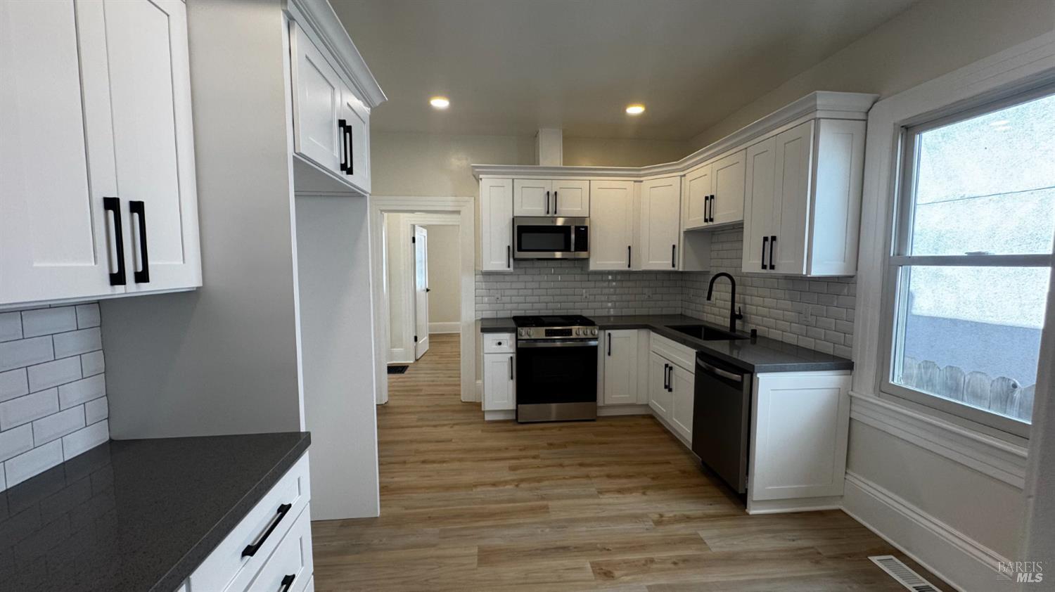 Detail Gallery Image 6 of 19 For 43 11th St, Richmond,  CA 94801 - 3 Beds | 2 Baths