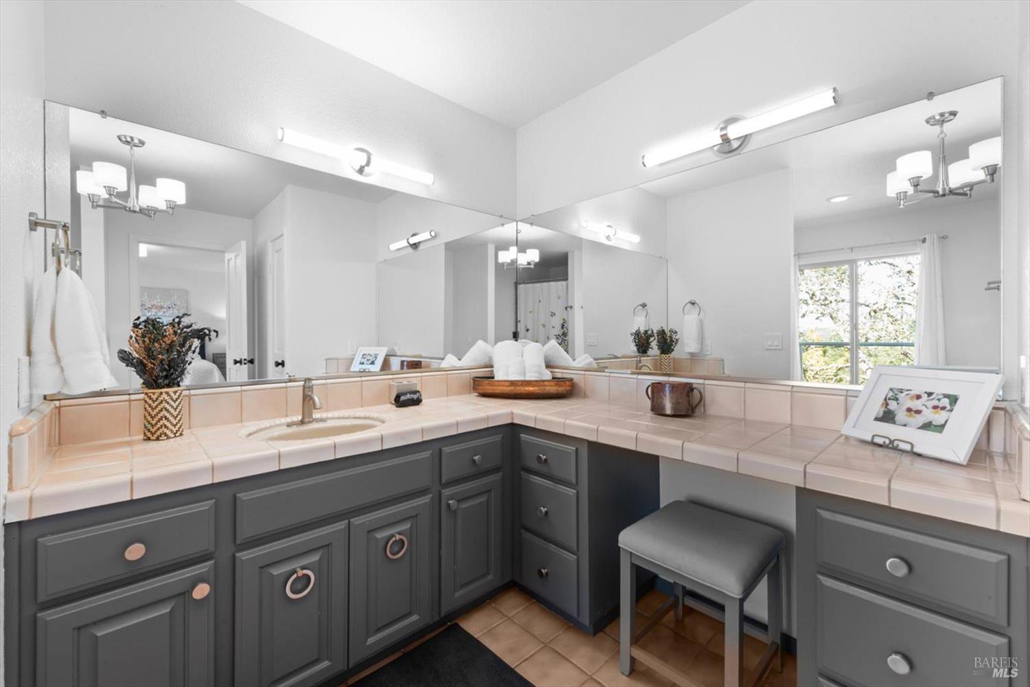 Detail Gallery Image 18 of 31 For 5860 Sharp Rd, Calistoga,  CA 94515 - 4 Beds | 4 Baths