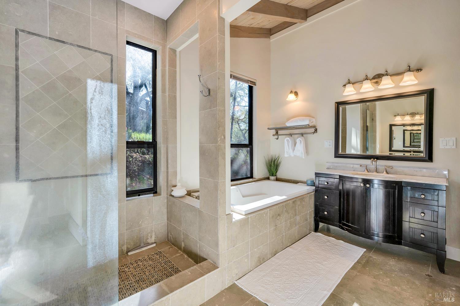 Detail Gallery Image 15 of 37 For 522 Meadowood Ln, Saint Helena,  CA 94574 - 2 Beds | 3 Baths