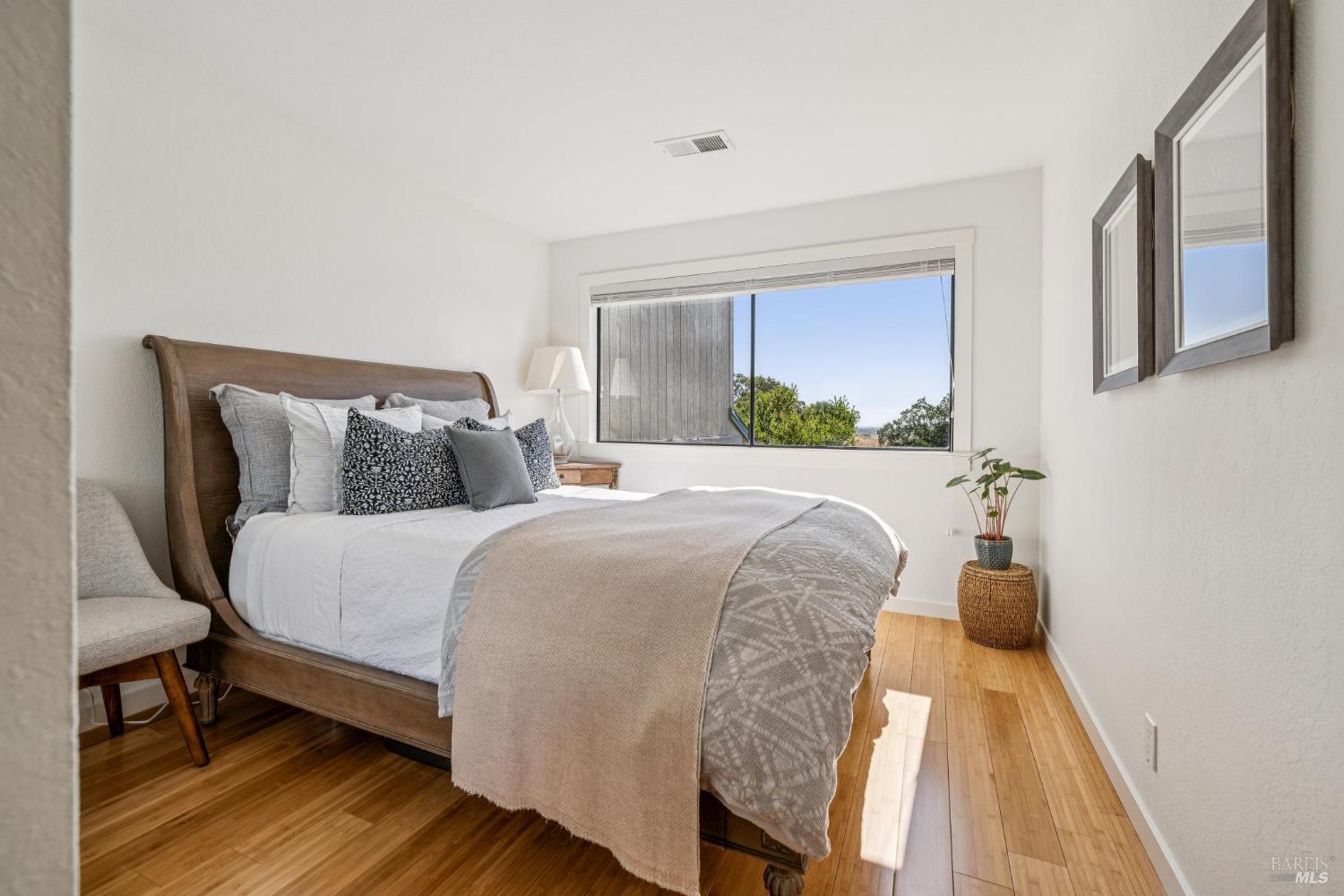Detail Gallery Image 31 of 42 For 2 Columbine Ln, Novato,  CA 94947 - 3 Beds | 2/1 Baths