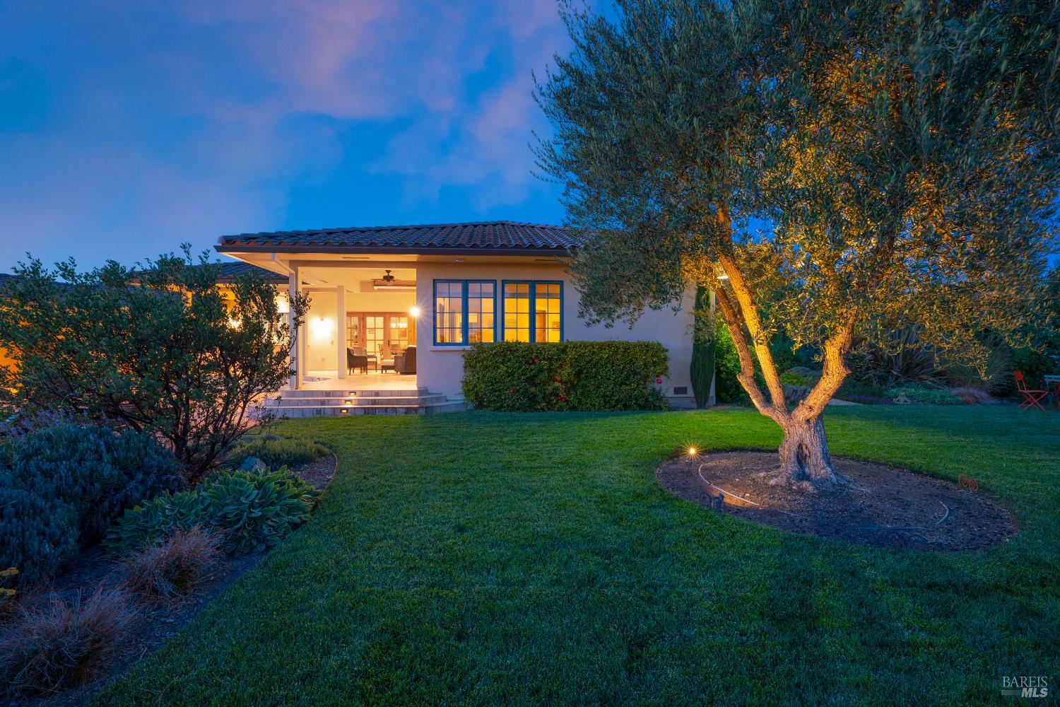 Detail Gallery Image 11 of 46 For 1057 Red Tail Rd, Healdsburg,  CA 95448 - 2 Beds | 3/1 Baths