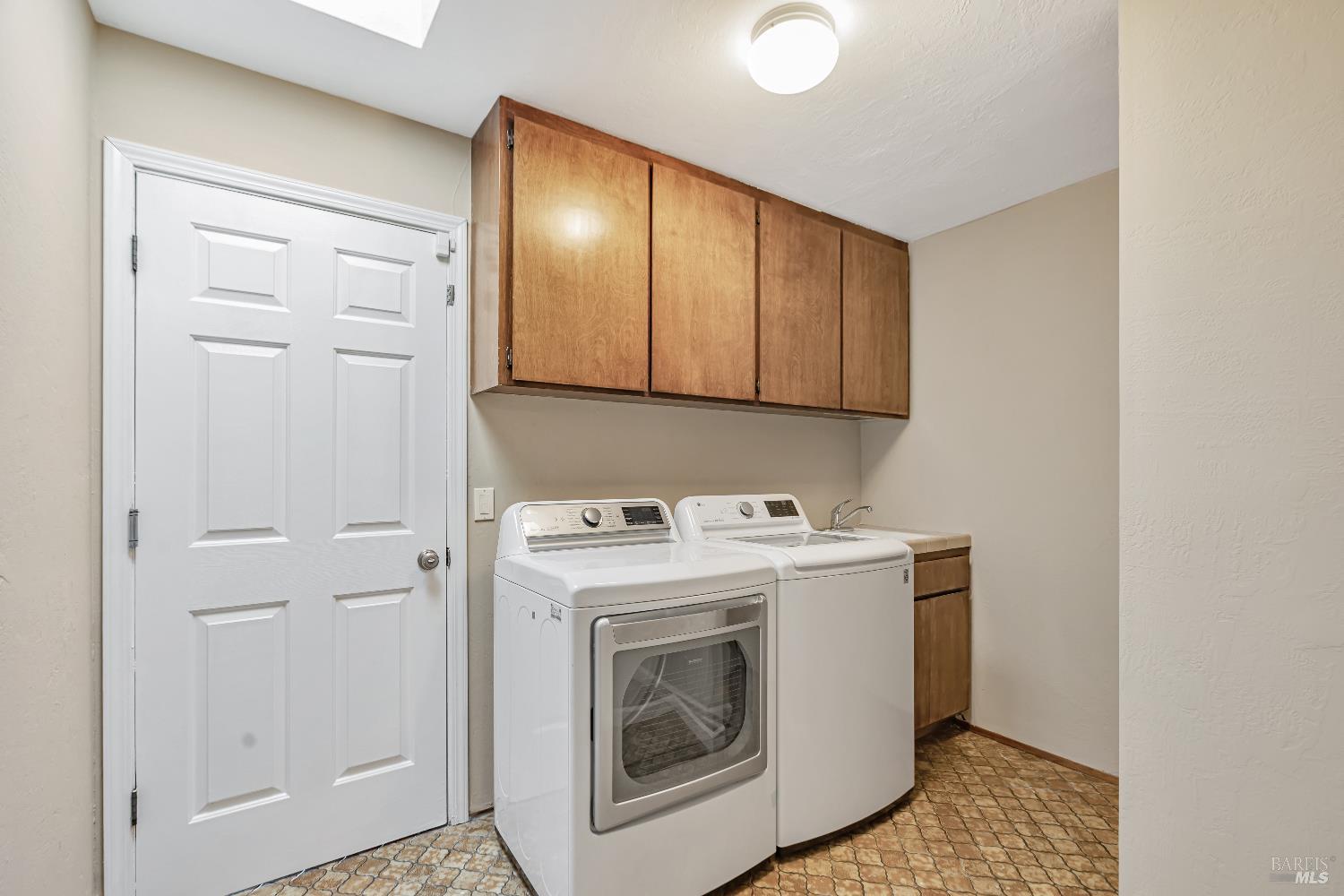 Detail Gallery Image 17 of 33 For 936 Patricia Way, San Rafael,  CA 94903 - 3 Beds | 2 Baths