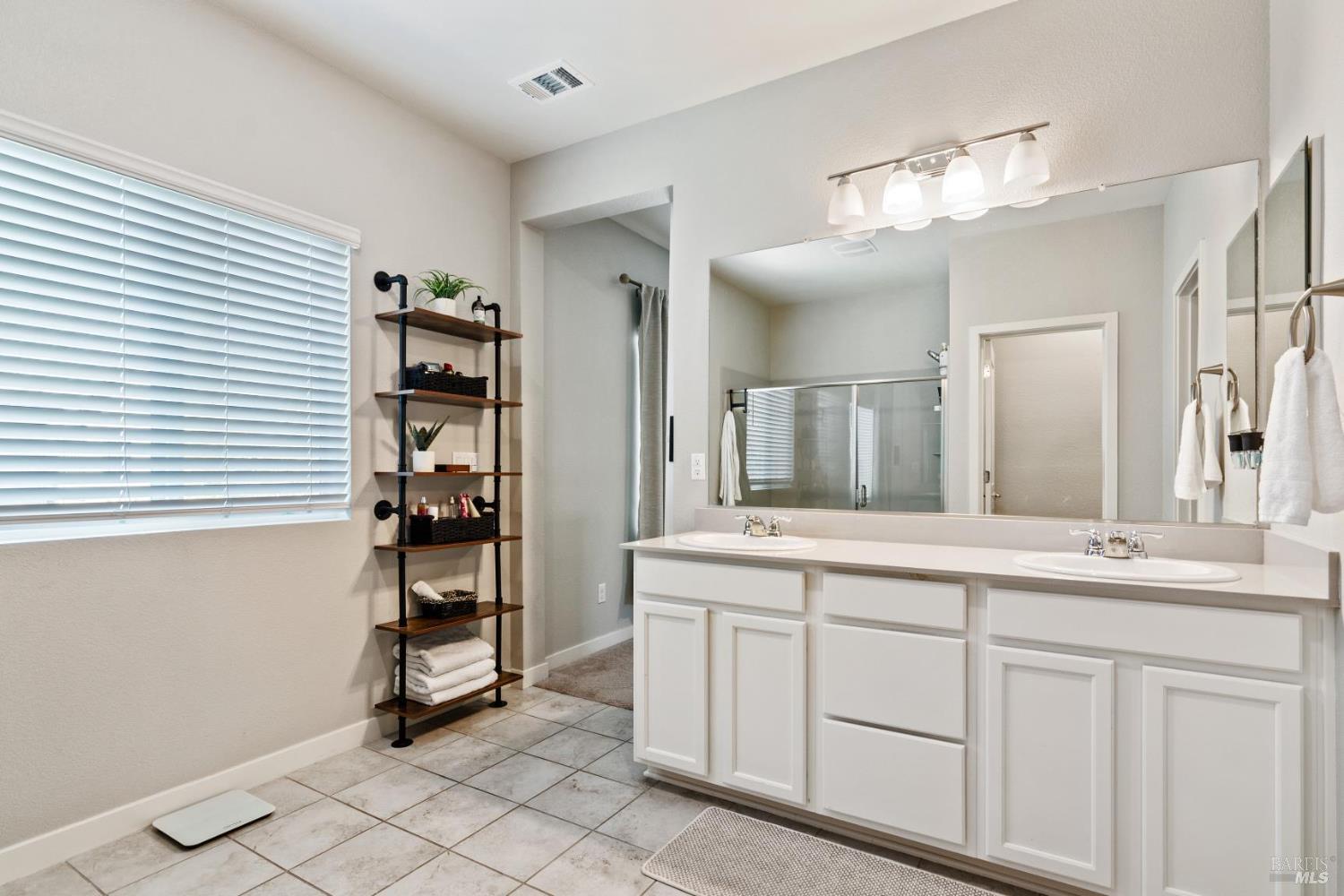 Detail Gallery Image 20 of 28 For 1090 Davidson Ct, Dixon,  CA 95620 - 4 Beds | 3 Baths