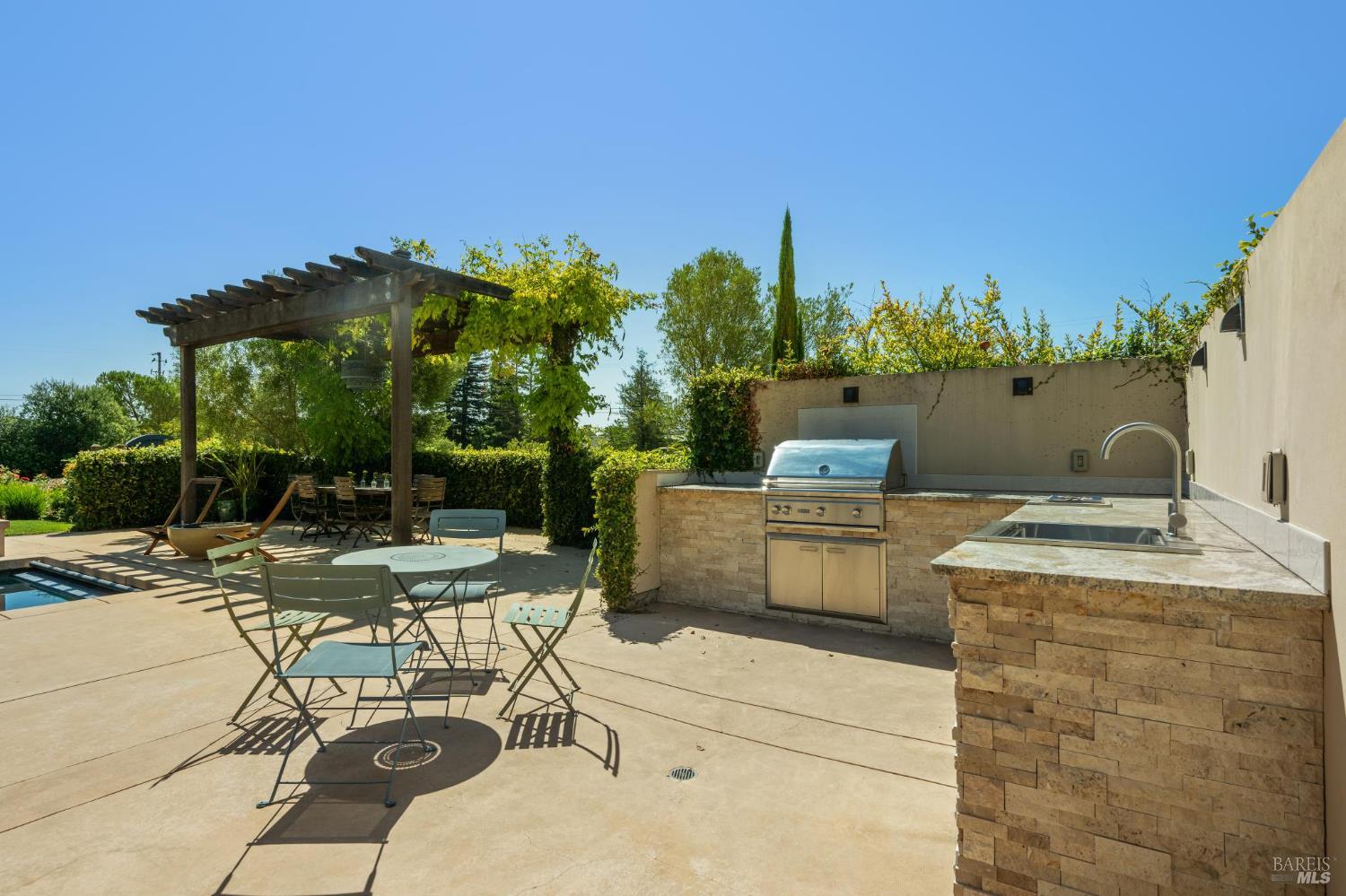 Detail Gallery Image 19 of 46 For 1057 Red Tail Rd, Healdsburg,  CA 95448 - 2 Beds | 3/1 Baths