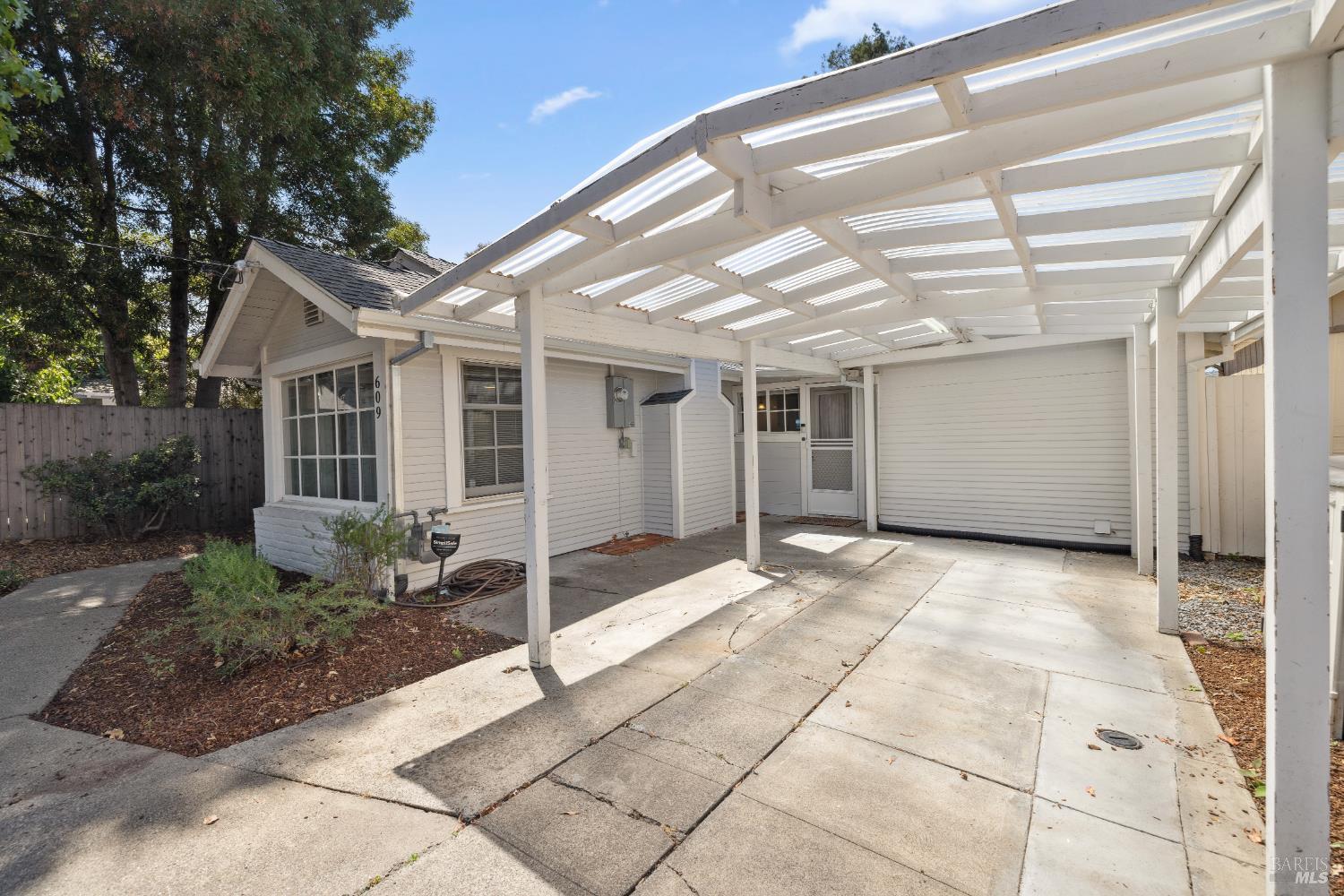 Detail Gallery Image 3 of 29 For 609 Brown St, Santa Rosa,  CA 95404 - 2 Beds | 1 Baths