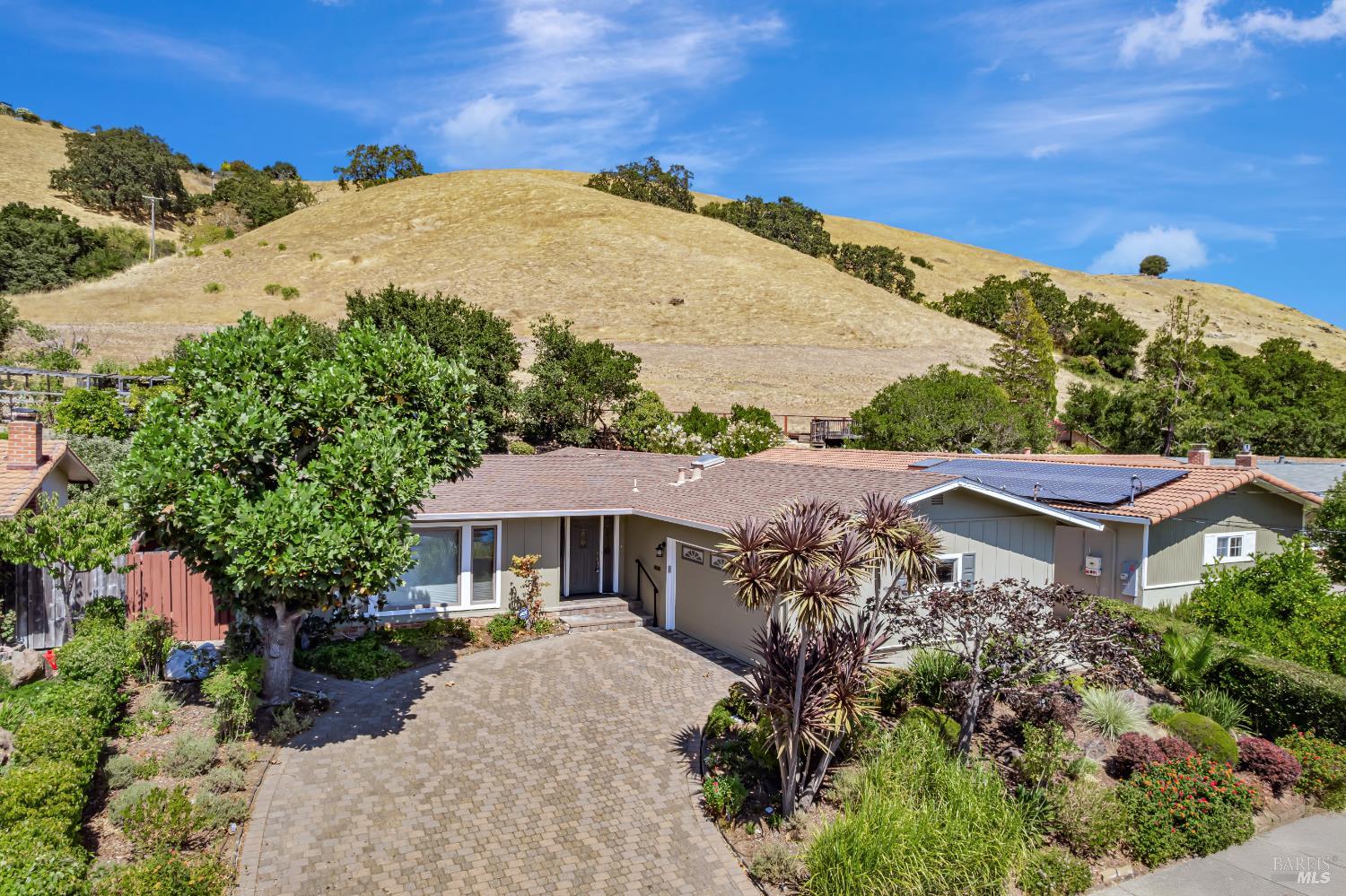 Detail Gallery Image 2 of 33 For 936 Patricia Way, San Rafael,  CA 94903 - 3 Beds | 2 Baths