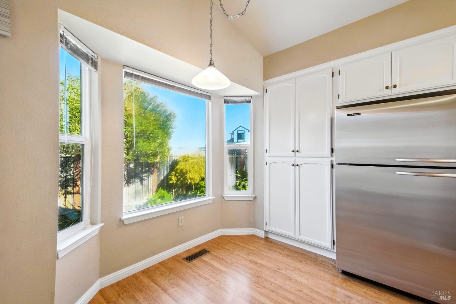 Detail Gallery Image 11 of 32 For 1761 Kerry Ln, Santa Rosa,  CA 95403 - 4 Beds | 2 Baths