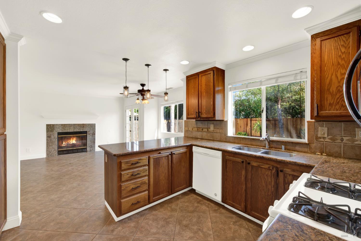 Detail Gallery Image 24 of 99 For 218 Donegal Ct, Vacaville,  CA 95688 - 4 Beds | 2/1 Baths