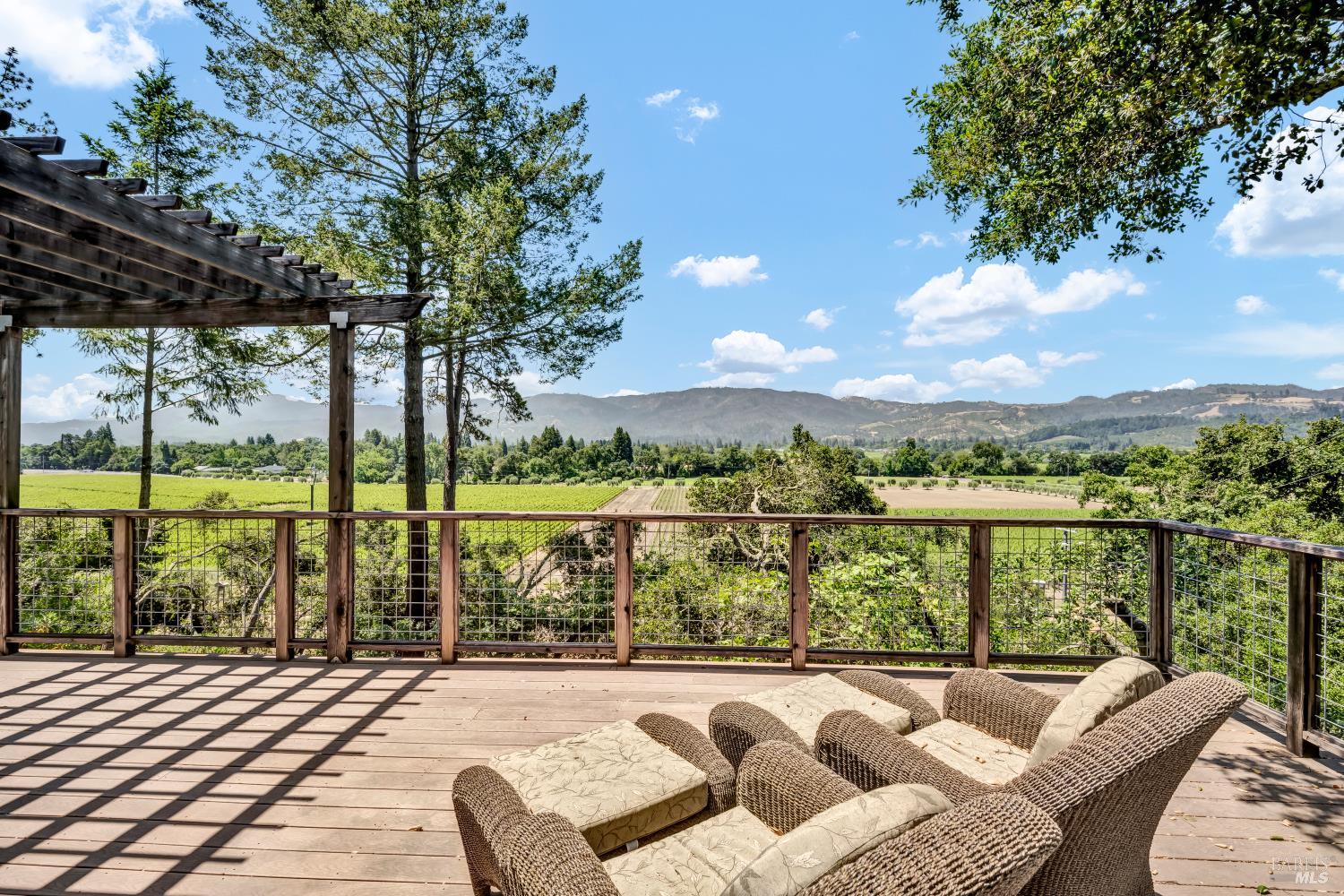 Detail Gallery Image 1 of 37 For 522 Meadowood Ln, Saint Helena,  CA 94574 - 2 Beds | 3 Baths