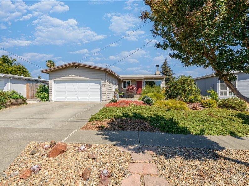 Detail Gallery Image 2 of 30 For 2348 Eva St, Napa,  CA 94559 - 3 Beds | 2 Baths