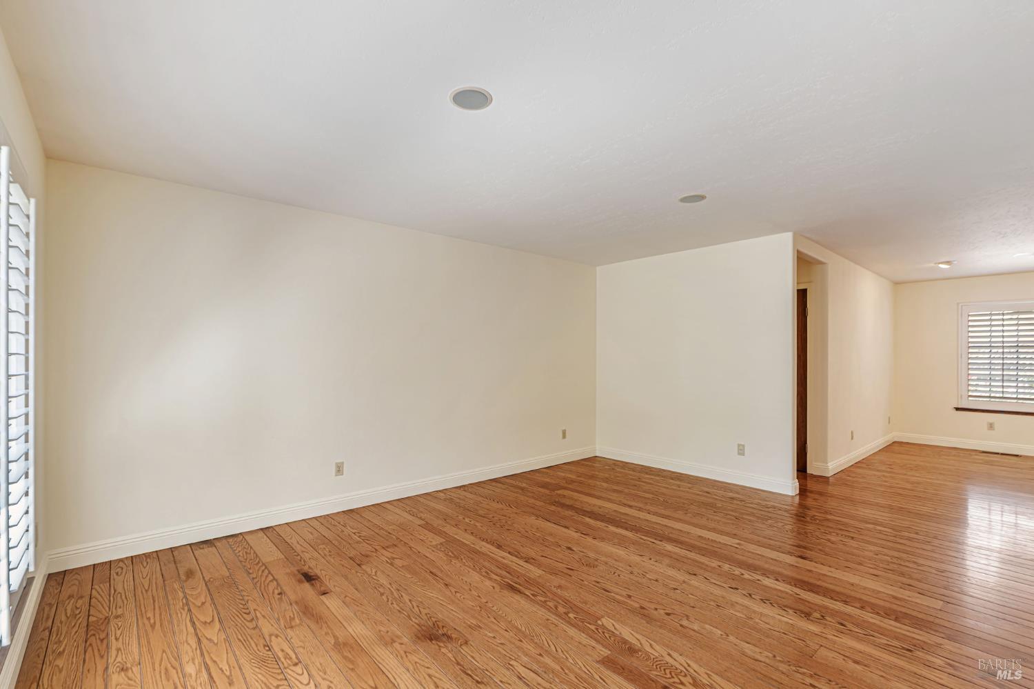 Detail Gallery Image 24 of 45 For 2213 Warwick Dr, Santa Rosa,  CA 95405 - 3 Beds | 2/1 Baths