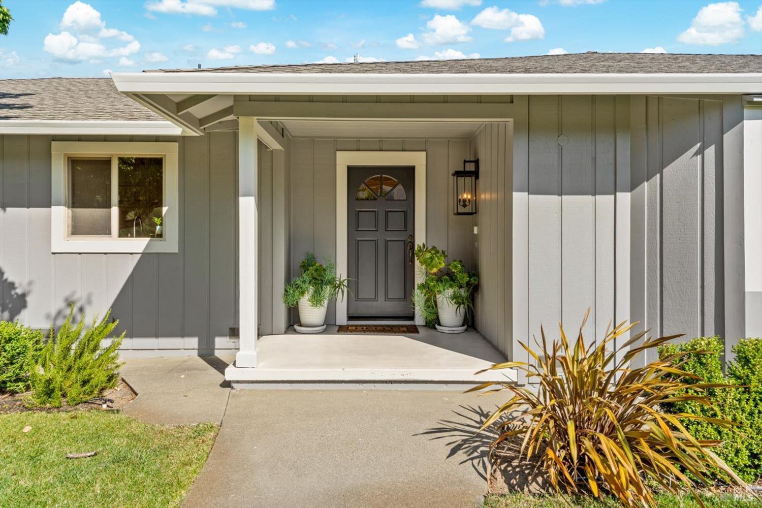 Detail Gallery Image 5 of 31 For 5860 Sharp Rd, Calistoga,  CA 94515 - 4 Beds | 4 Baths