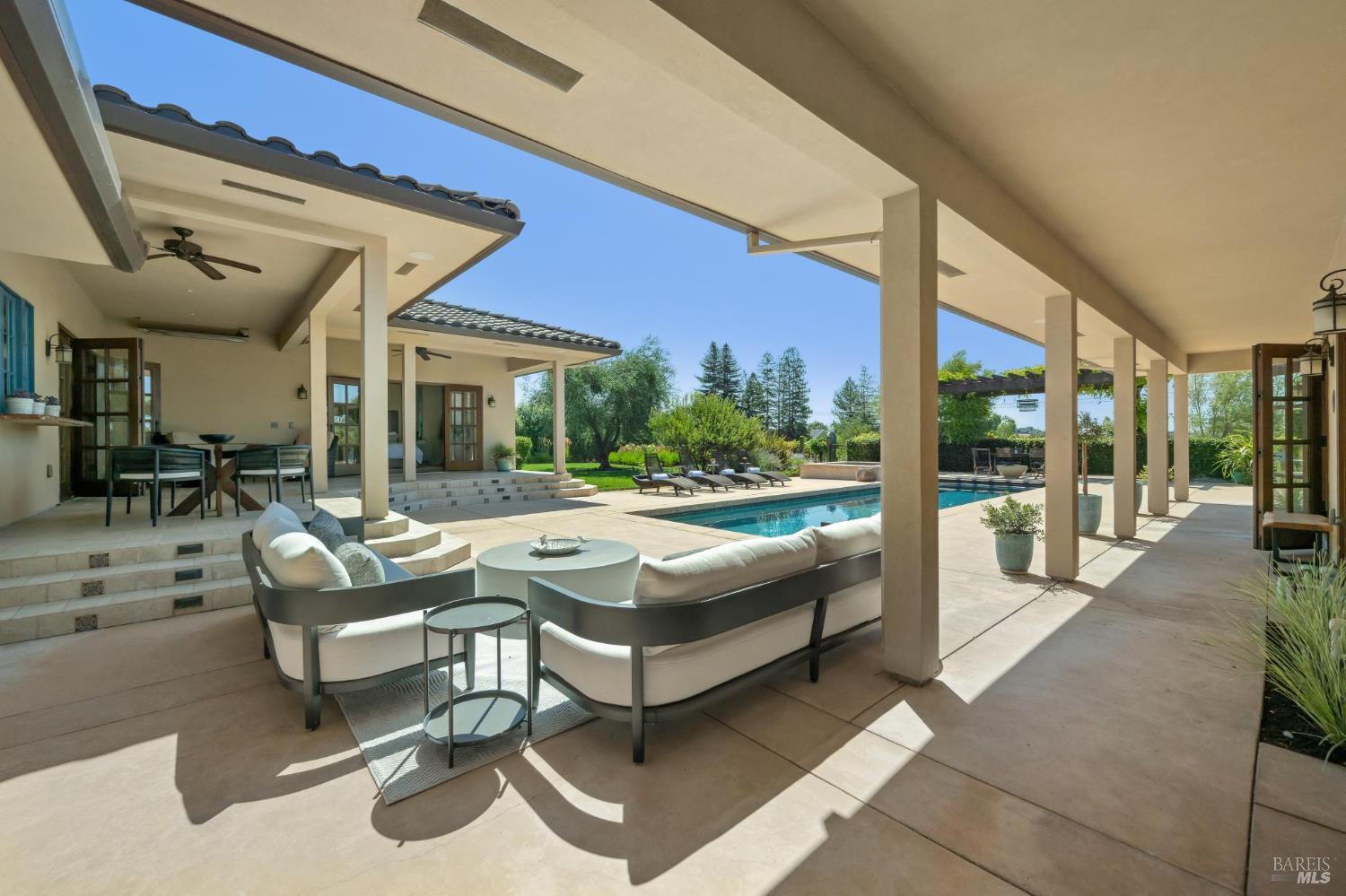 Detail Gallery Image 3 of 46 For 1057 Red Tail Rd, Healdsburg,  CA 95448 - 2 Beds | 3/1 Baths