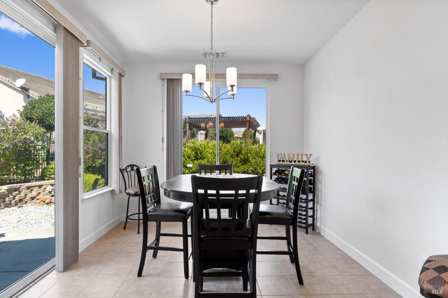 Detail Gallery Image 4 of 48 For 525 Eagle Dr, Rio Vista,  CA 94571 - 2 Beds | 2 Baths