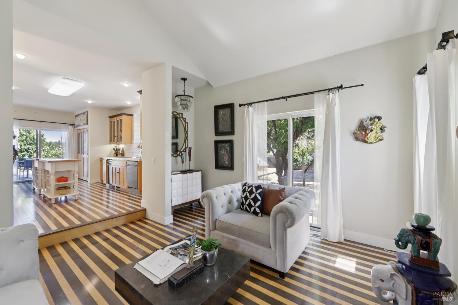 Detail Gallery Image 24 of 99 For 161 E D St, Benicia,  CA 94510 - 4 Beds | 3/1 Baths