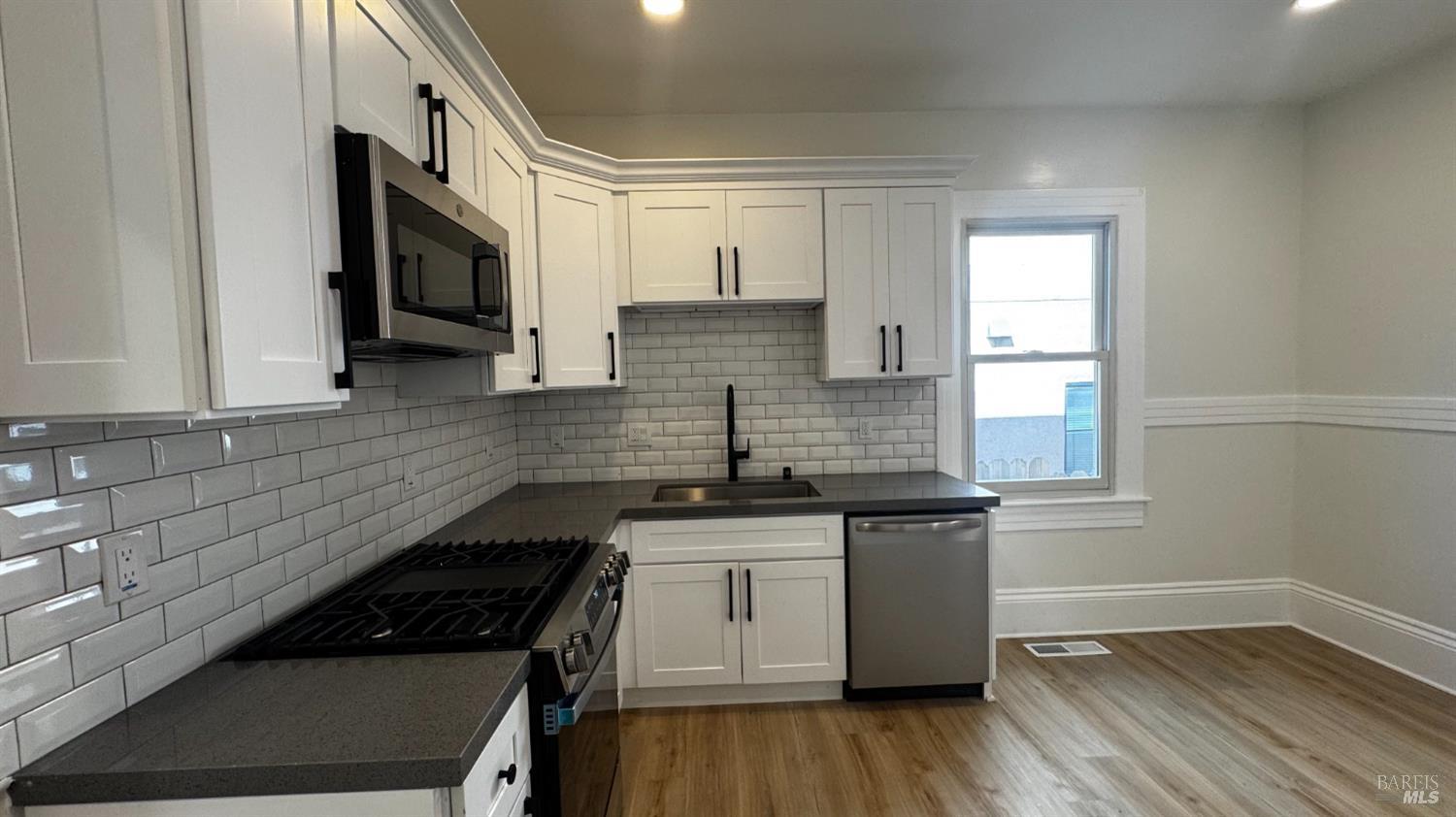 Detail Gallery Image 7 of 19 For 43 11th St, Richmond,  CA 94801 - 3 Beds | 2 Baths