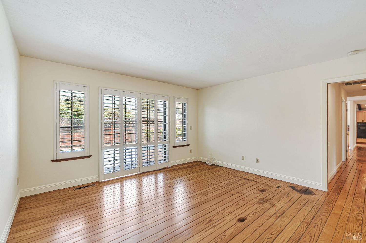 Detail Gallery Image 25 of 45 For 2213 Warwick Dr, Santa Rosa,  CA 95405 - 3 Beds | 2/1 Baths