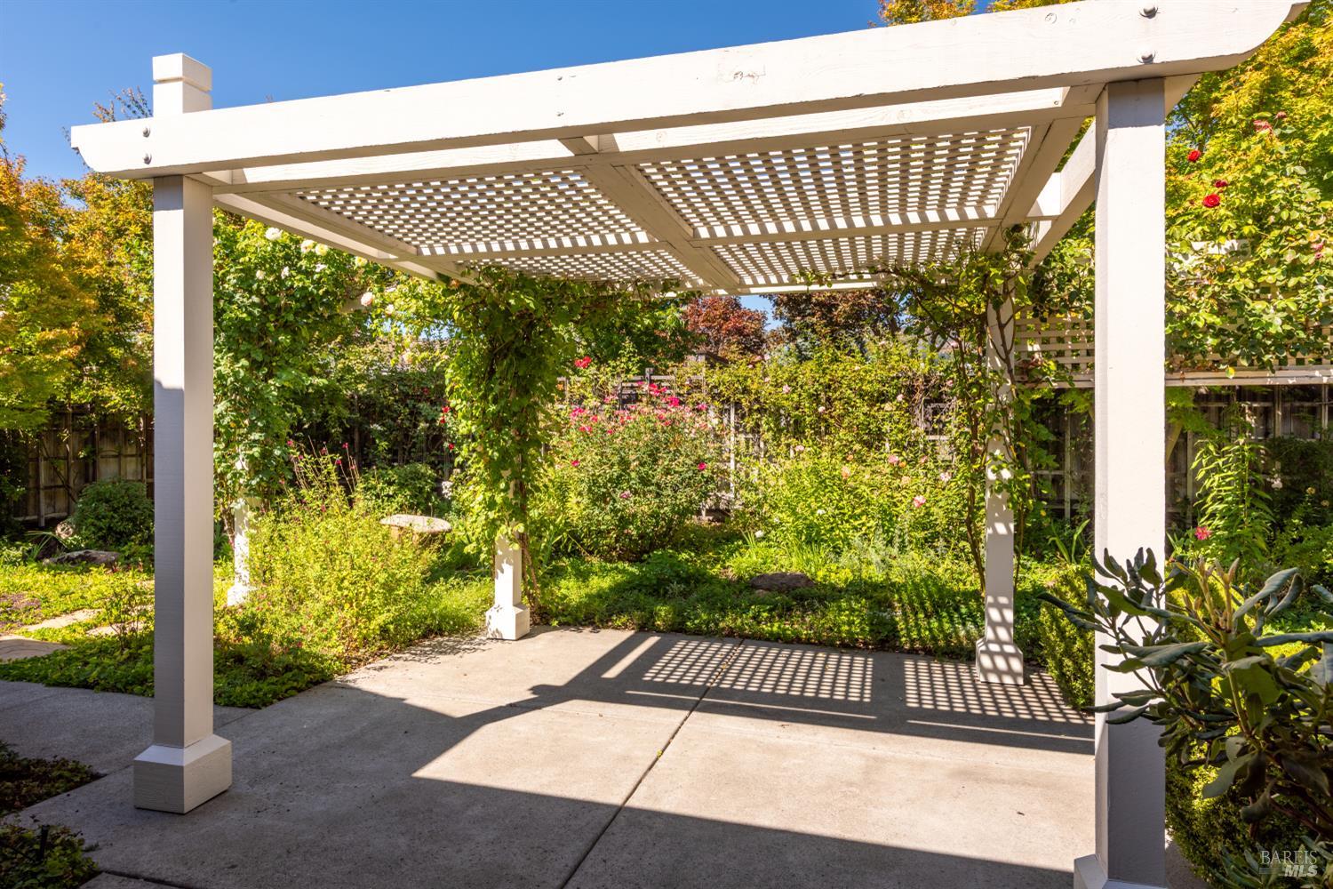 Detail Gallery Image 28 of 39 For 7518 Walnut Orchard Way, Santa Rosa,  CA 95409 - 3 Beds | 2 Baths