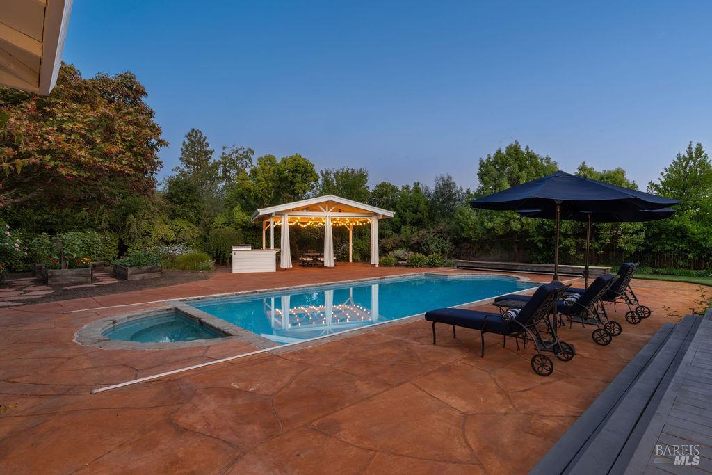 Detail Gallery Image 4 of 73 For 15119 Grove St, Healdsburg,  CA 95448 - 3 Beds | 4/1 Baths