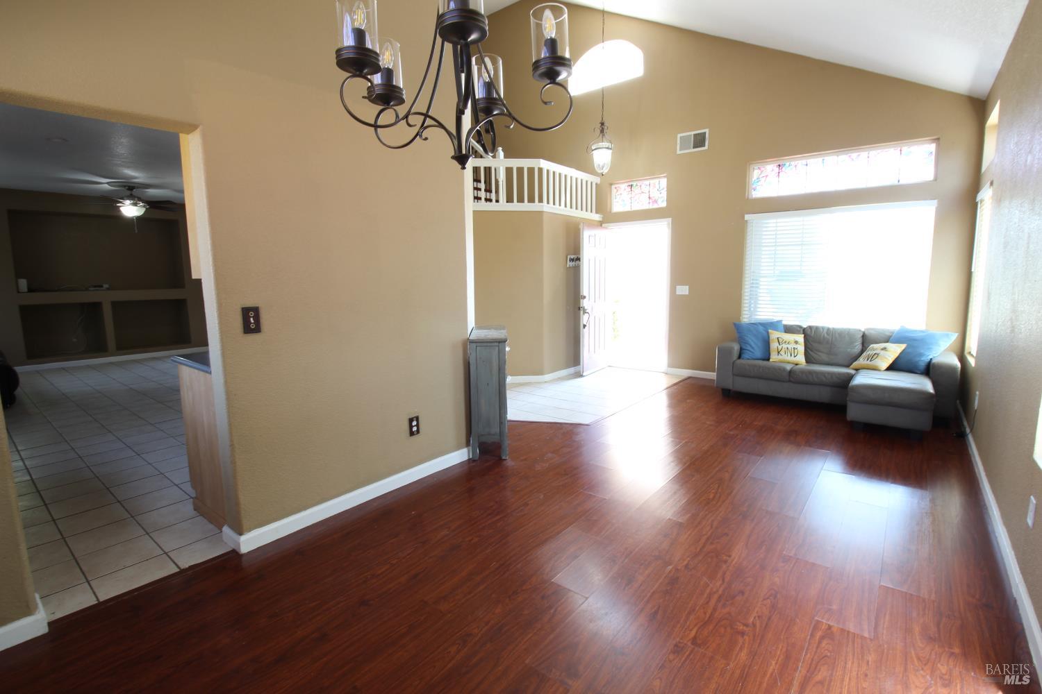 Detail Gallery Image 4 of 26 For 513 De Flores Cir, Rio Vista,  CA 94571 - 4 Beds | 2/1 Baths