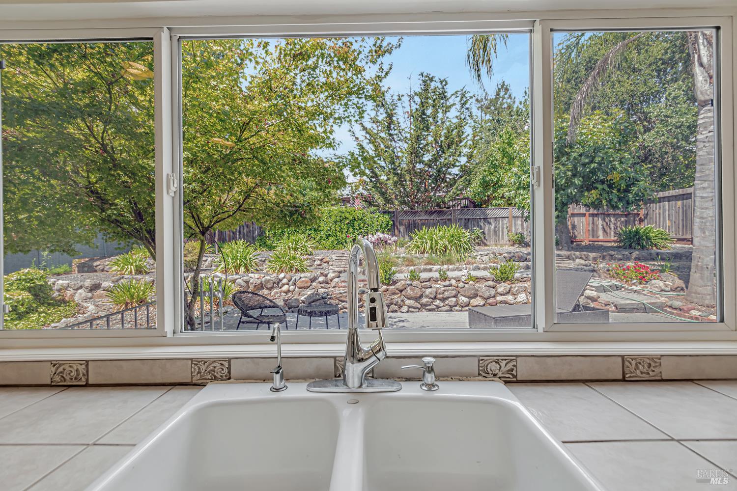 Detail Gallery Image 12 of 48 For 5209 San Luis Ave, Santa Rosa,  CA 95409 - 5 Beds | 3/1 Baths